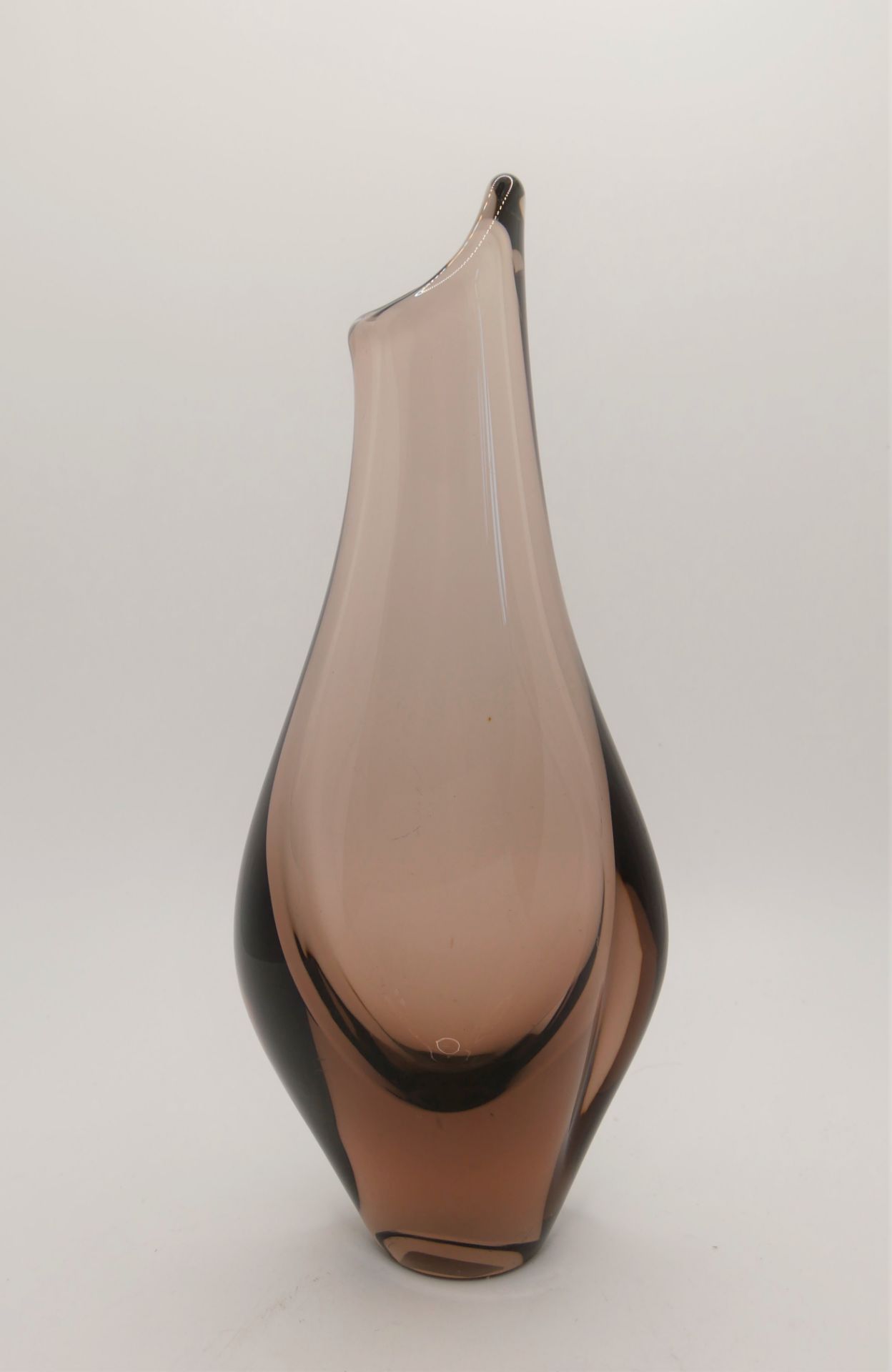 Böhmische Glasvase, wohl Frantisek Zemek, 1960er Jahre. Höhe ca. 25 cm. Guter Zustand.