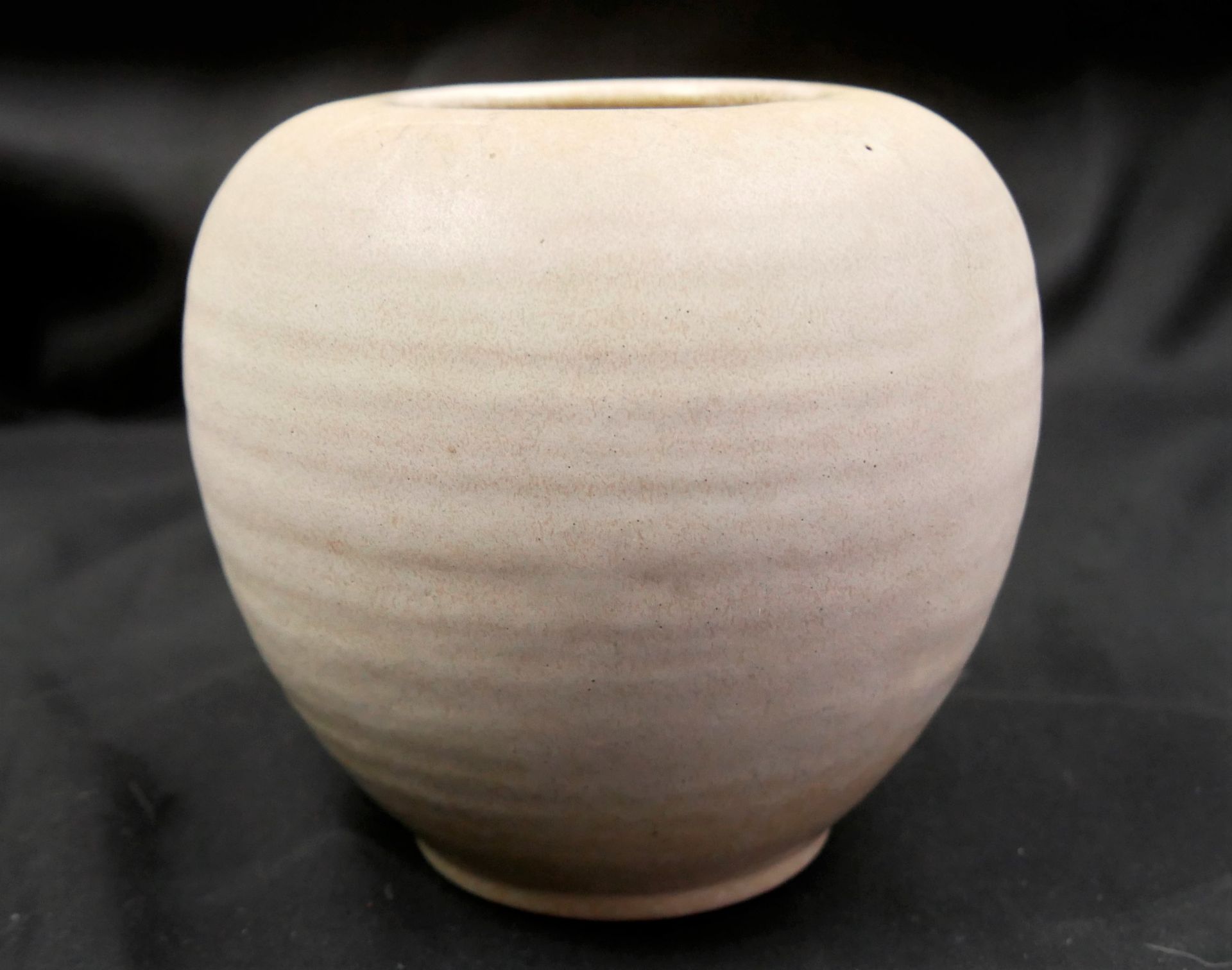 Keramikvase ungedeutet, guter Zustand. Höhe ca. 14 cm