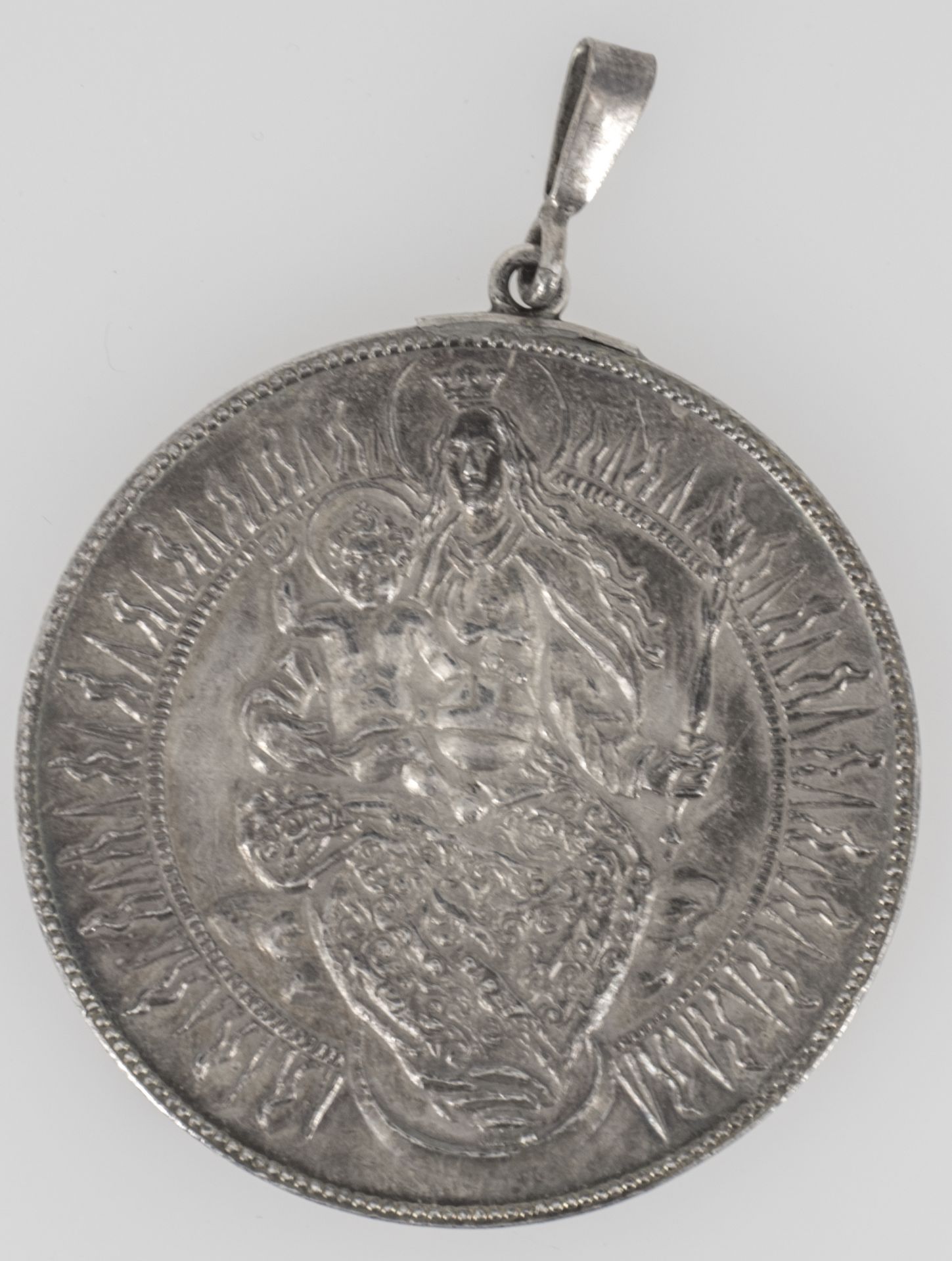 Silbermedaille "800 Jahre München". Silber 1000. Als Anhänger. Gewicht ca. 29 g. Durchmesser: ca.