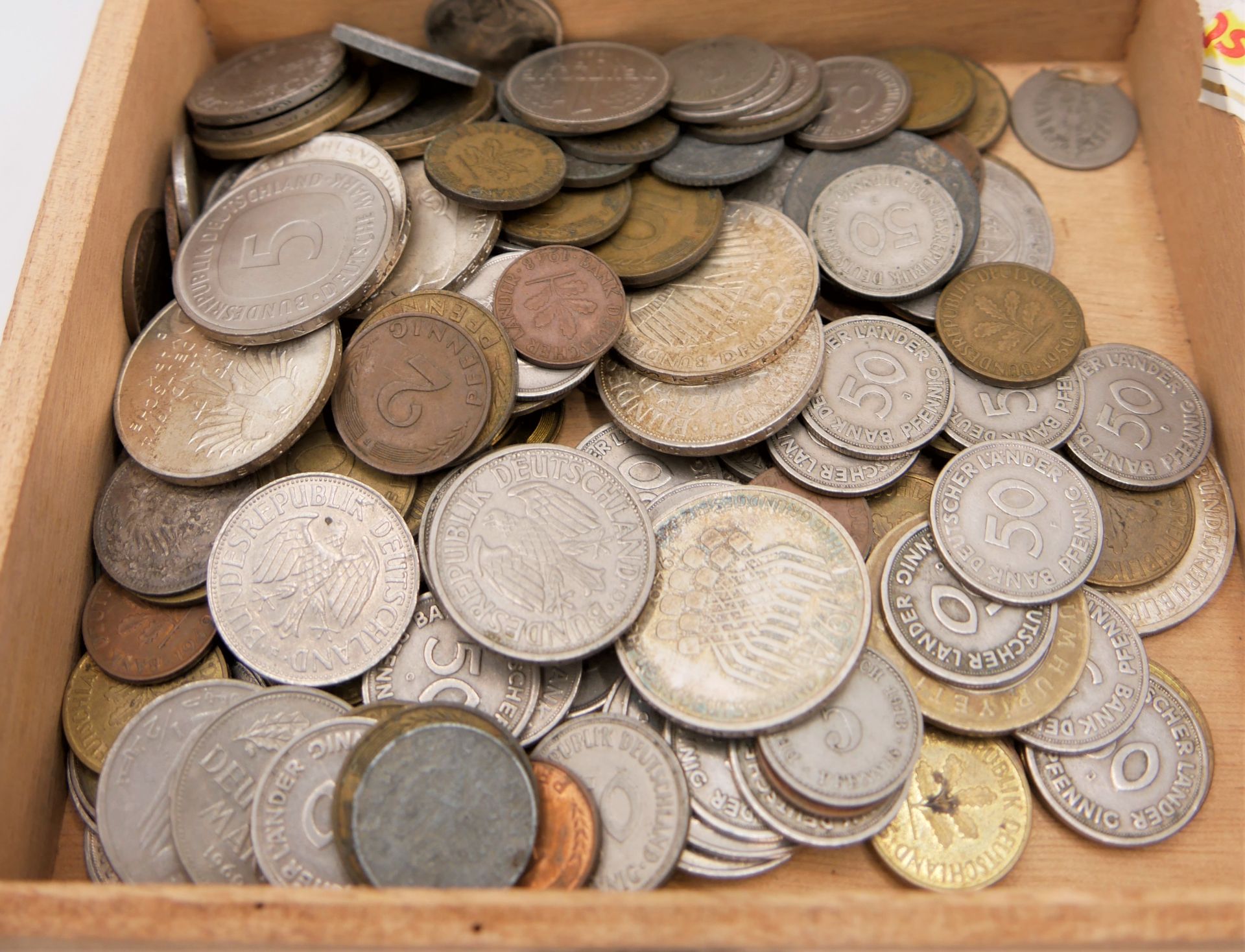 Lot Münzen BRD dabei 1x 10 DM, 12x 5 DM, 4x DM, 34x 50 Pfennige (davon 32x Bank Deutscher Länder) 5x - Bild 2 aus 2