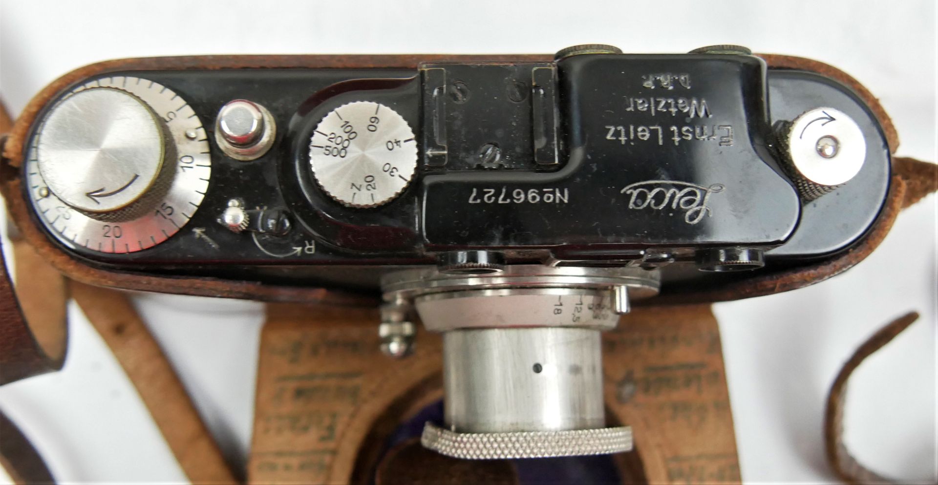 Leica Kamera Ernst Leitz Wetzlar D.R.F. No. 96727, Objektiv aussen beschädigt. In der Original - Image 3 of 4