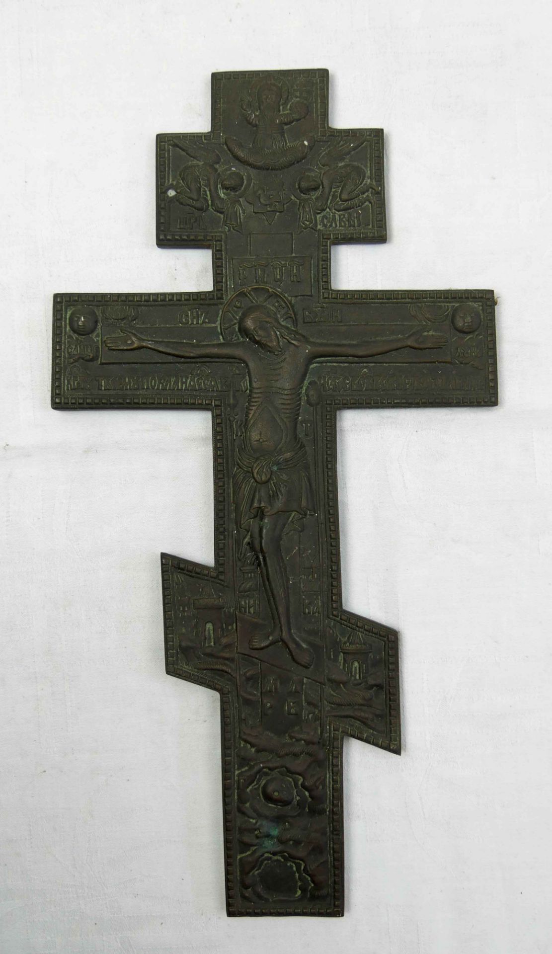 Großes Bronzekreuz INRI, wohl Rußland. Maße: Höhe ca. 38 cm, Breite ca. 20 cm. Altes Stück.