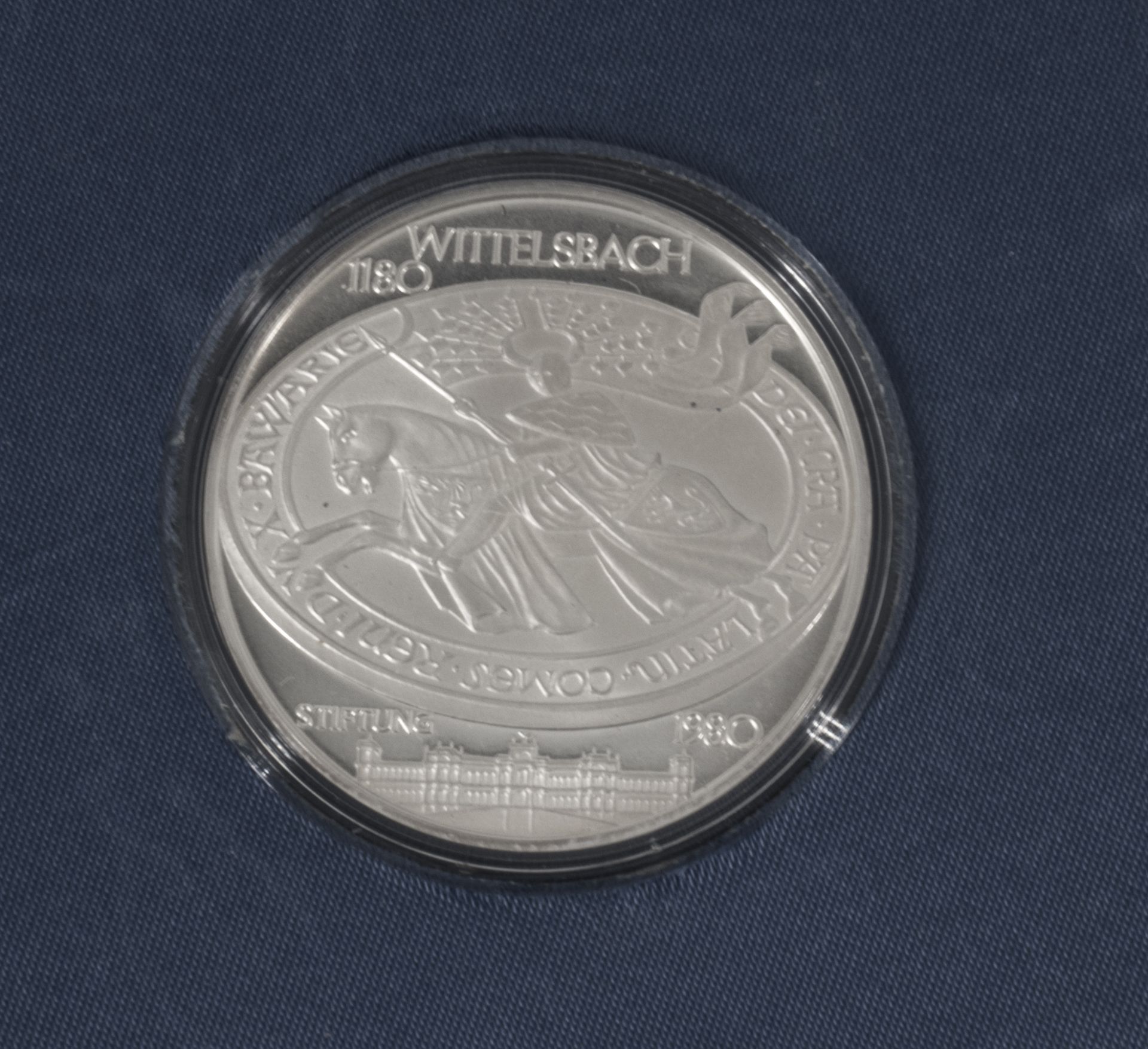Bayern, Silbermedaille Wittelsbach Stiftung. Silber 1000, Gewicht: ca. 40 g, Durchmesser: ca. 45 mm. - Bild 2 aus 3