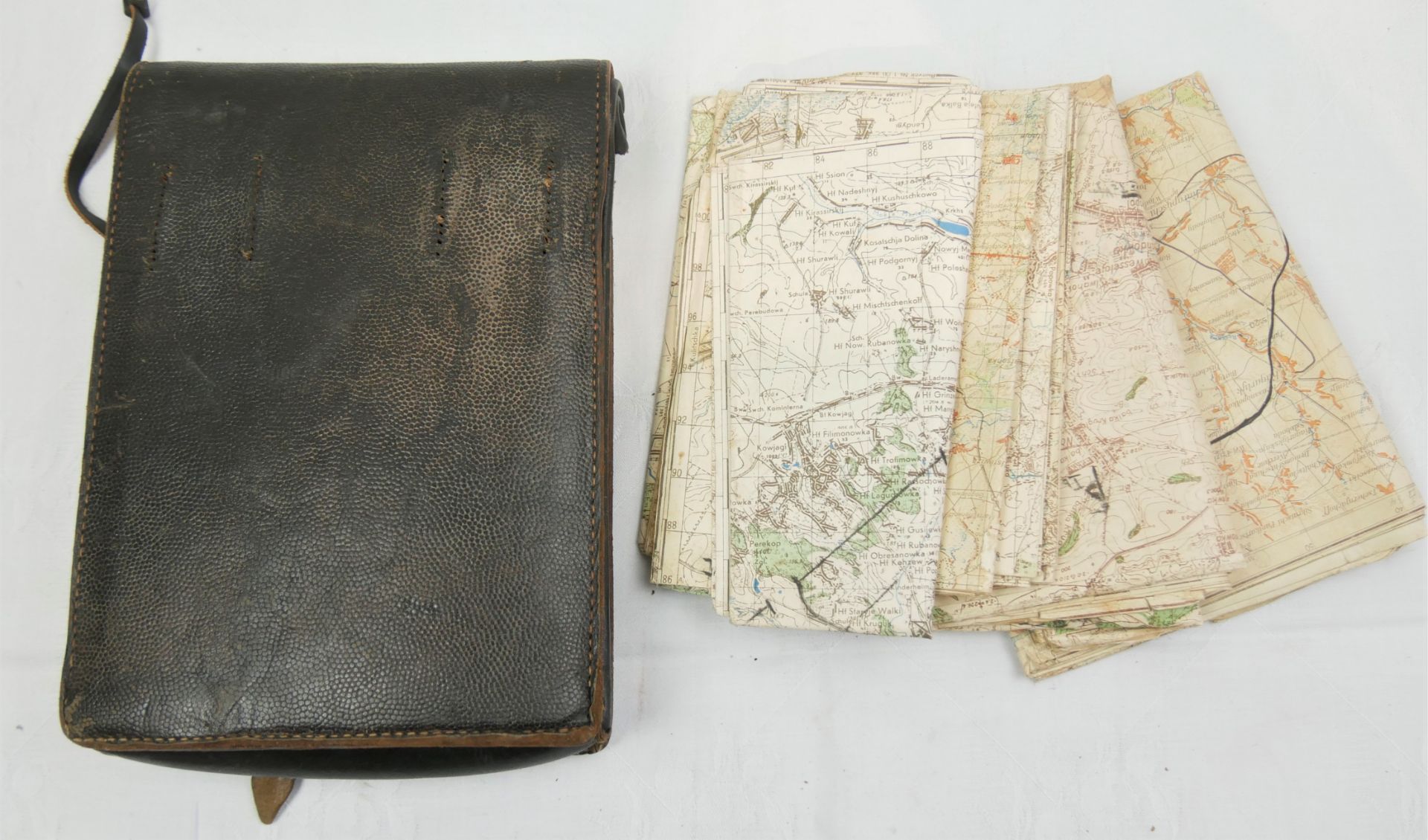 Original Kartentasche aus Leder, 2. Weltkrieg, mit Original Kartenmaterial (diese mit Einzeichnungen - Bild 3 aus 4