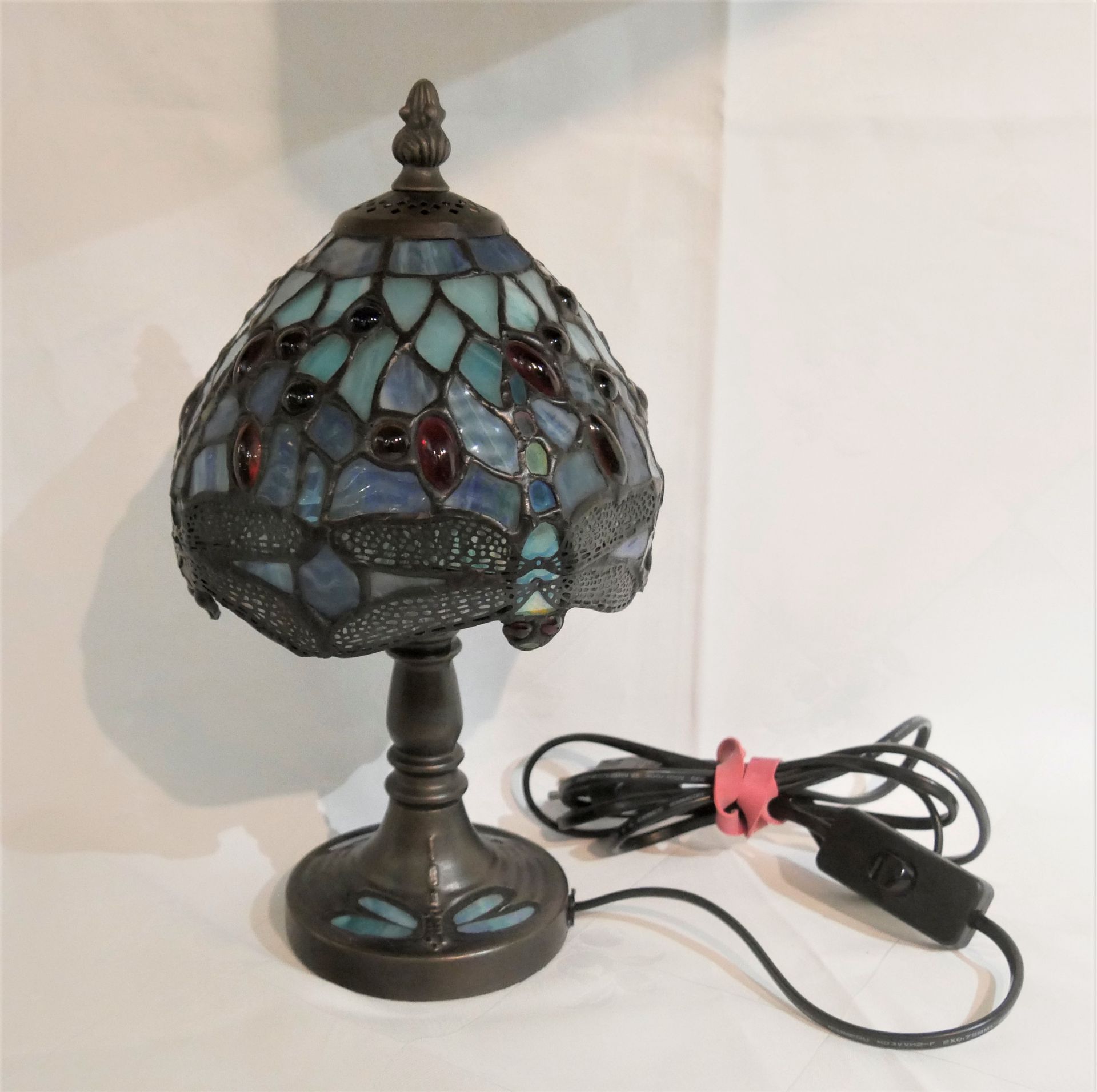 Tischlampe im Tiffany Stil "Libellenlampe". Höhe ca. 28,5 cm