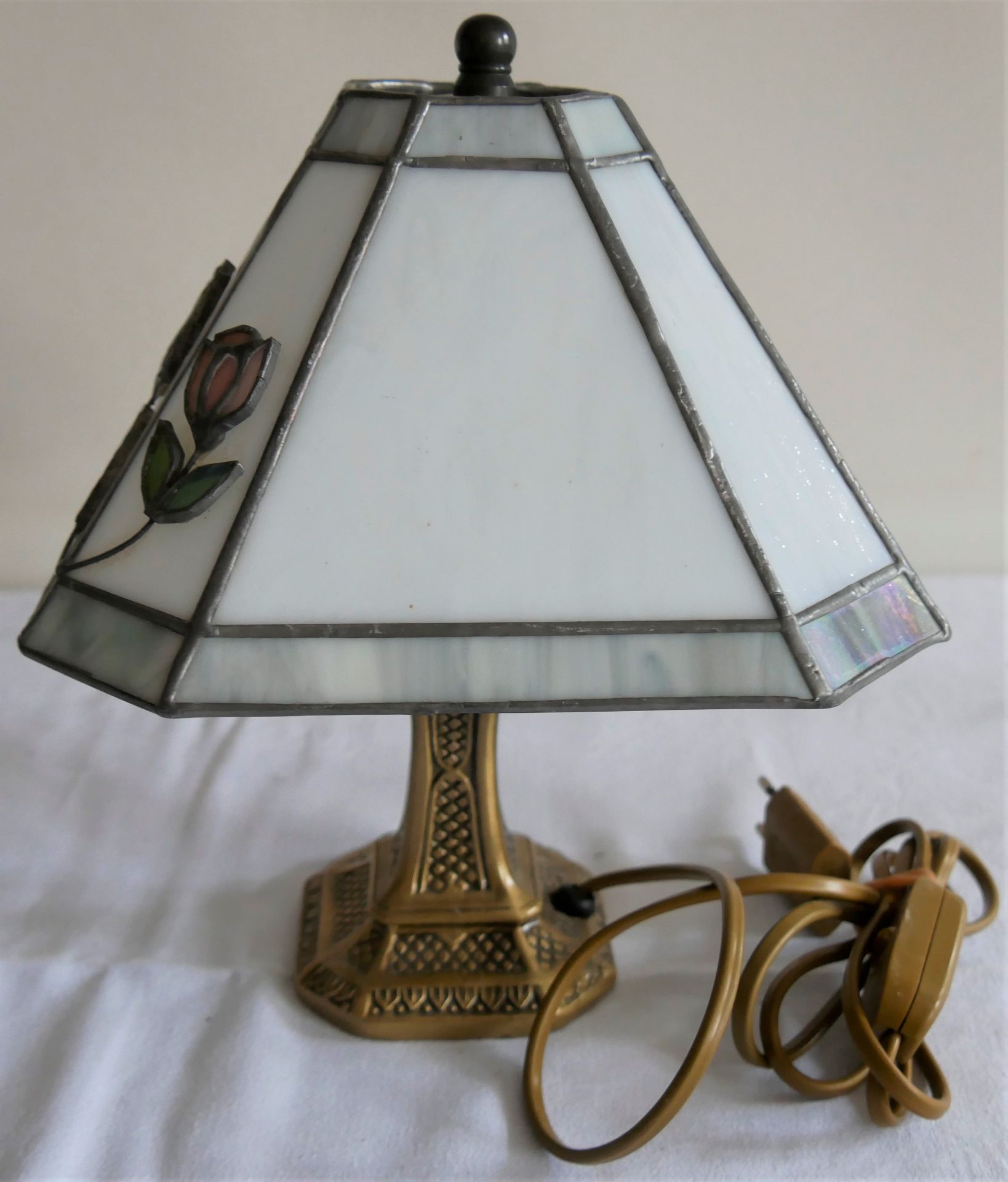 Vintage Tischlampe im Tiffany Stil "Tulpen" Funktion nicht geprüft. Höhe ca. 29 cm. Bitte - Image 2 of 2