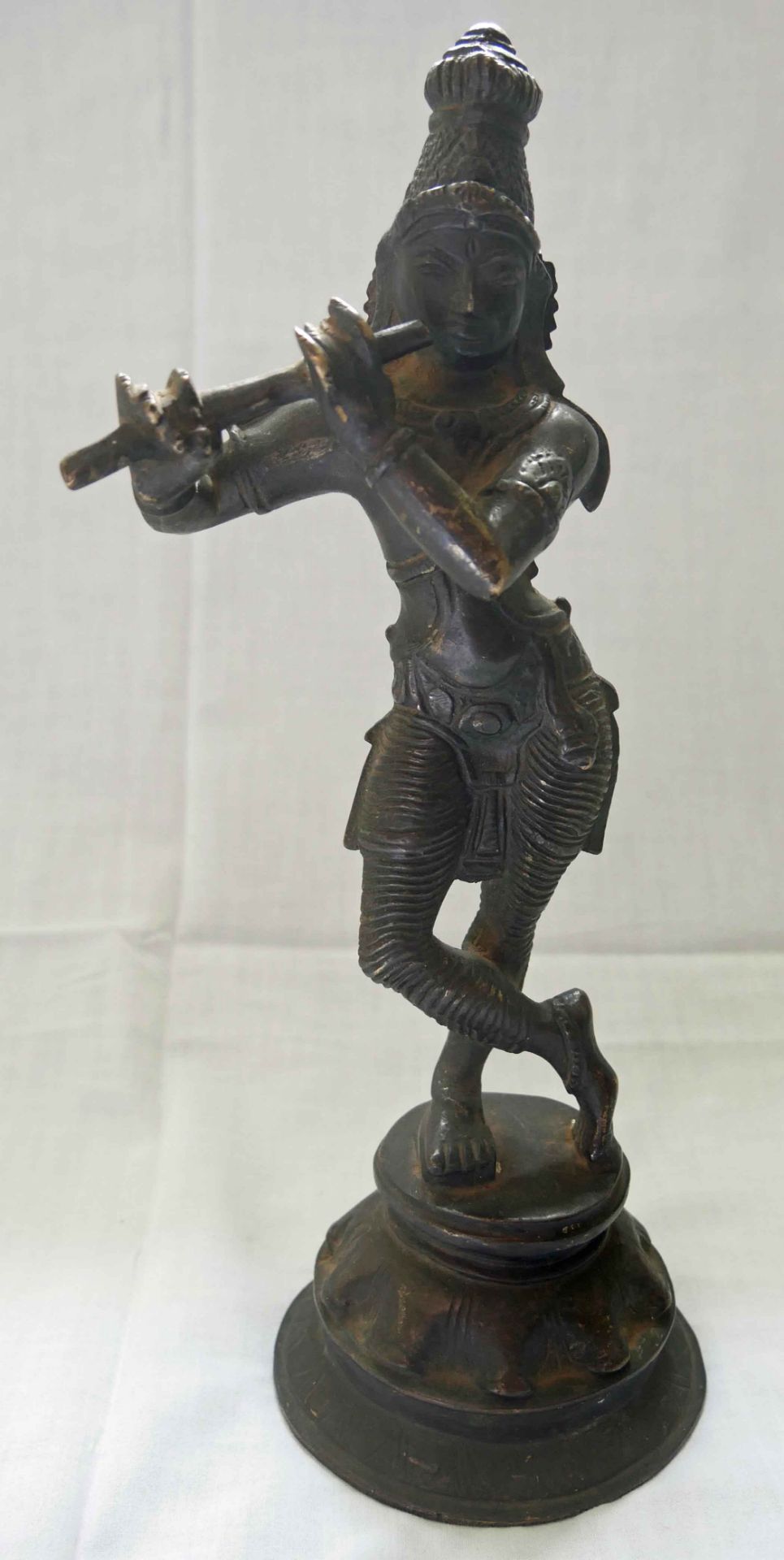 Aus Auflösung, Statue "indische Gottheit Flötenspieler", wohl 19. Jahrhundert, ca. 29 cm hoch, ca,