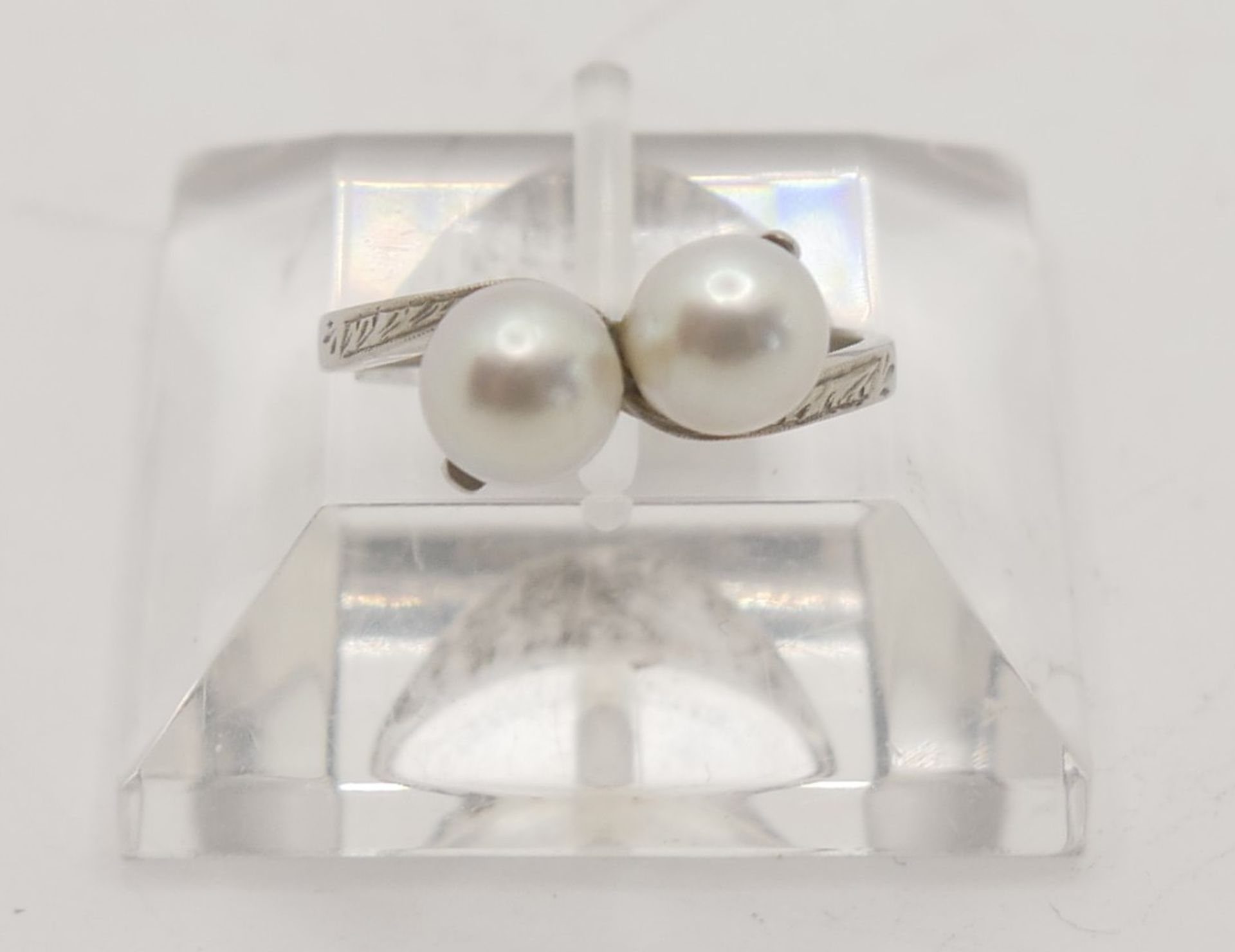 Platinring mit 2 Perlen besetzt, Ringgröße 52