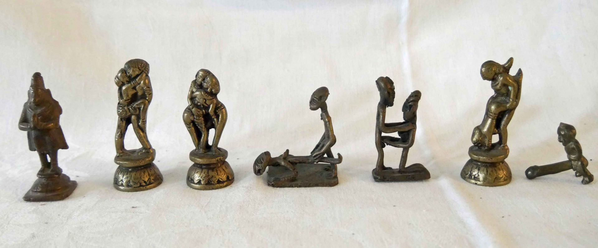 Lot Erotika Figuren, Bronze, insgesamt 7 Stück. Verschiedene Motive.