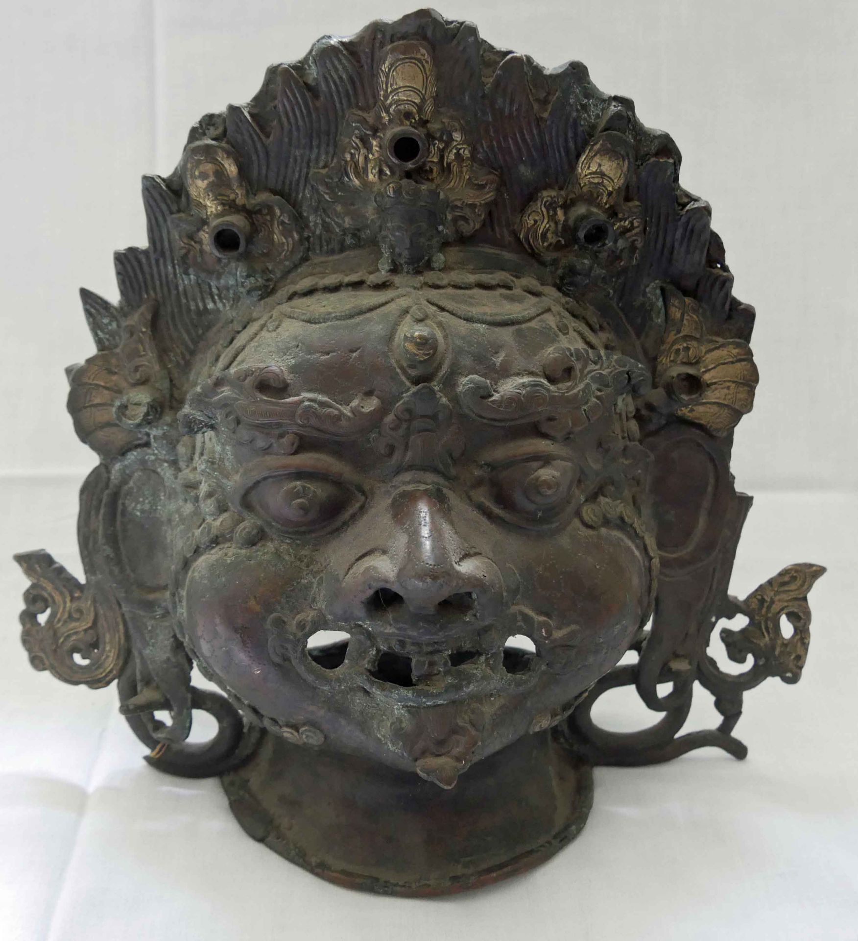 Aus Auflösung, Statue "indische Gottheit als Maske", wohl 19. Jahrhundert, ca. 24 cm hoch, ca, 25 cm