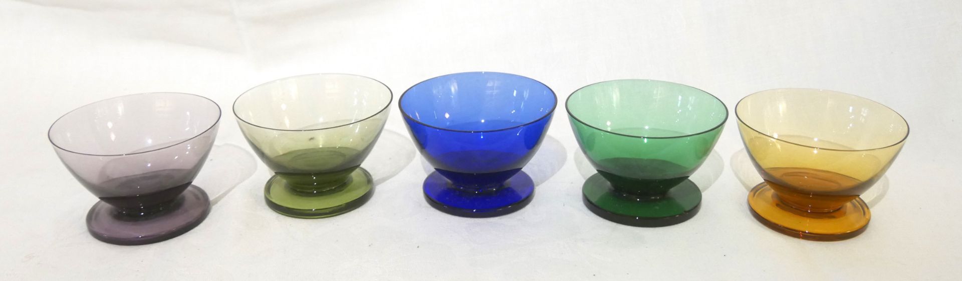 5 farbige Glas Dessertschälchen, 50/60er Jahre. Durchmesser ca. 8,5 cm, Höhe ca. 5,5 cm