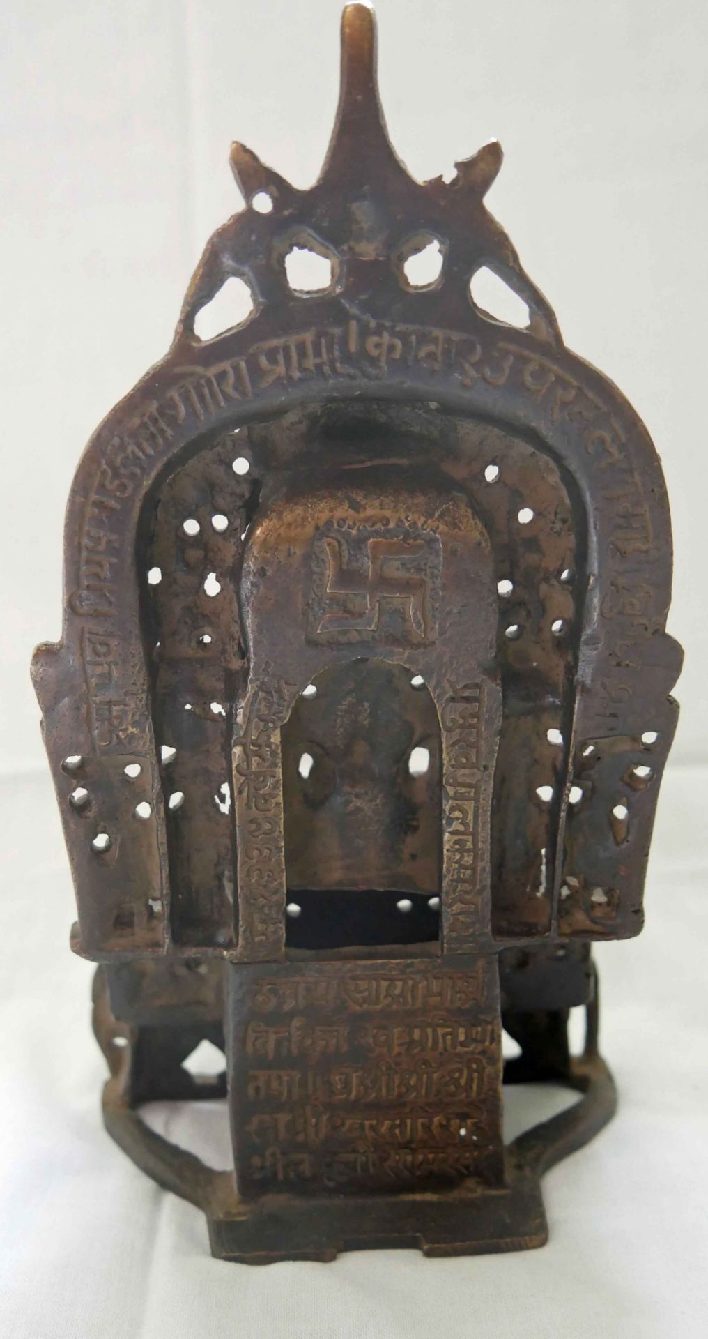 Aus Auflösung, Statue " Indische Gottheit Mahavira", wohl 19. Jahrhundert, ca. 20 cm hoch, ca, 12 cm - Bild 2 aus 2