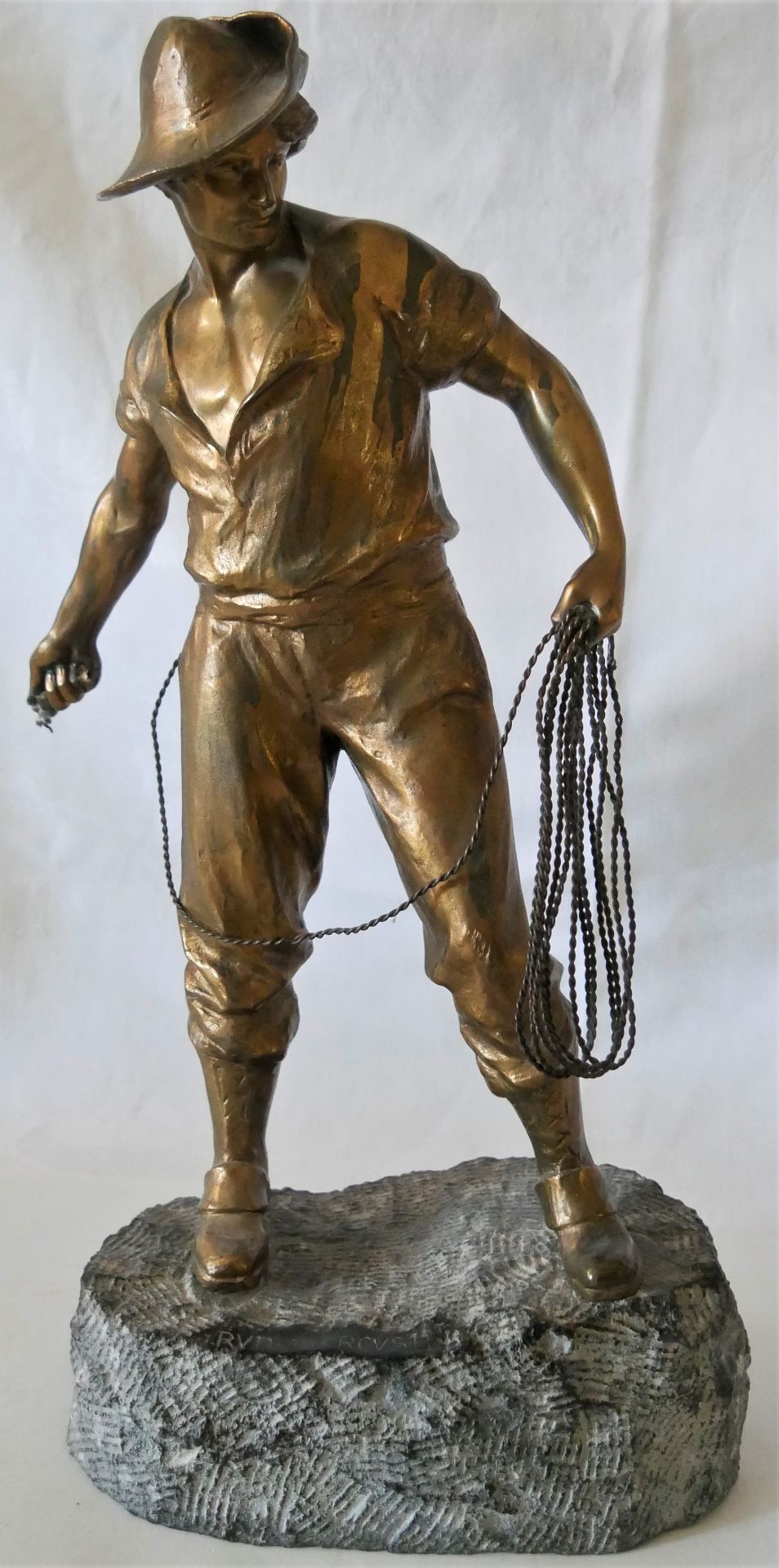 Rudolf Marcuse (1878 / 1930/40) Bronzefigur "Cowboy mit Lasso" auf Steinsockel. Höhe ca. 41 cm,