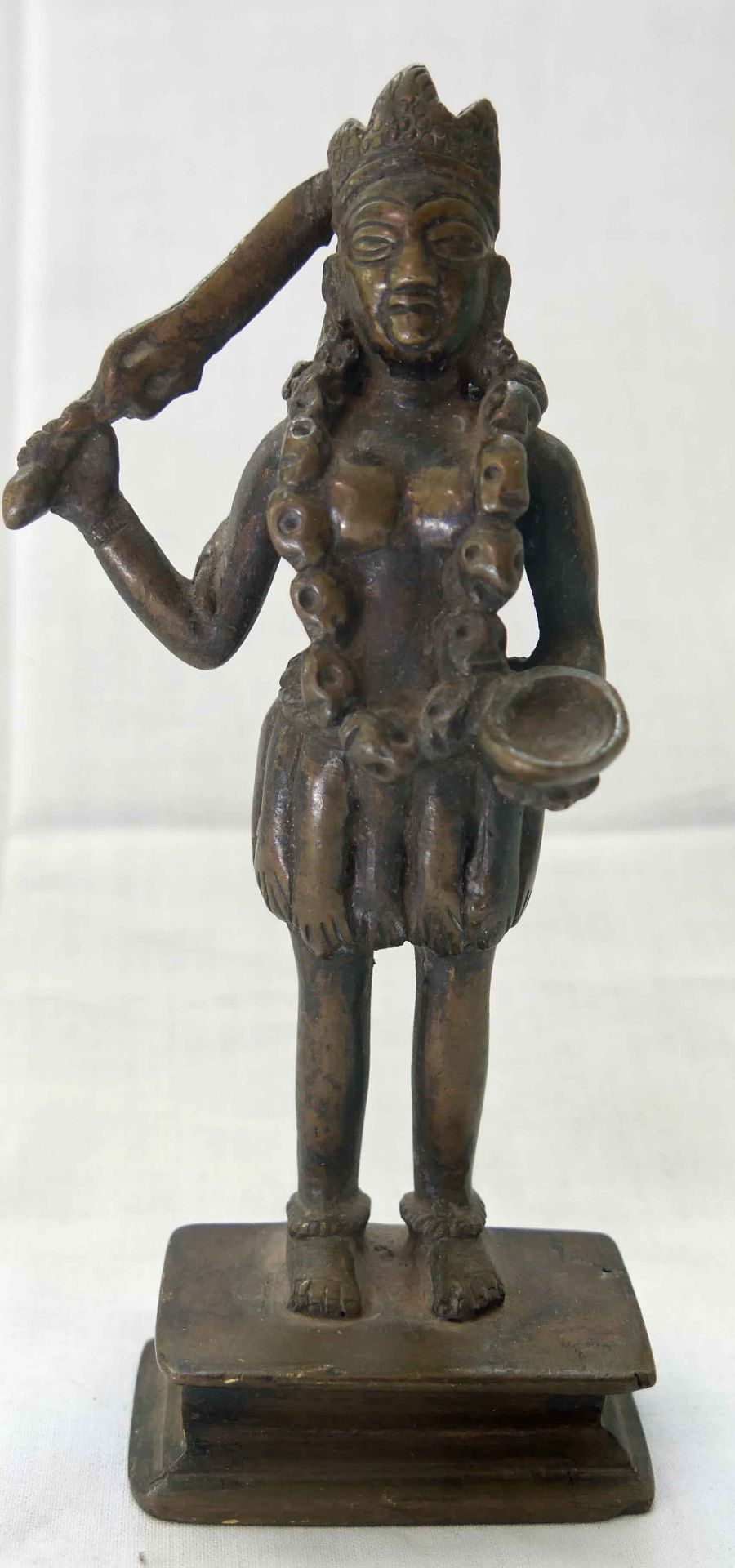 Aus Auflösung, Statue "indische Gottheit mit Schwert", wohl 19. Jahrhundert, ca. 17 cm hoch, am