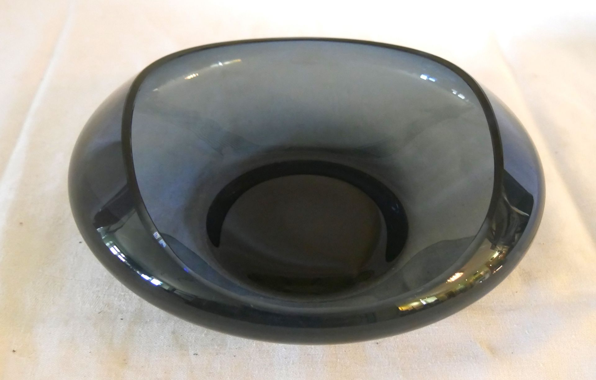 schöne runde Murano Glasschale in blauschwarz. Durchmesser ca. 22 cm, Höhe ca. 8 cm. Bitte