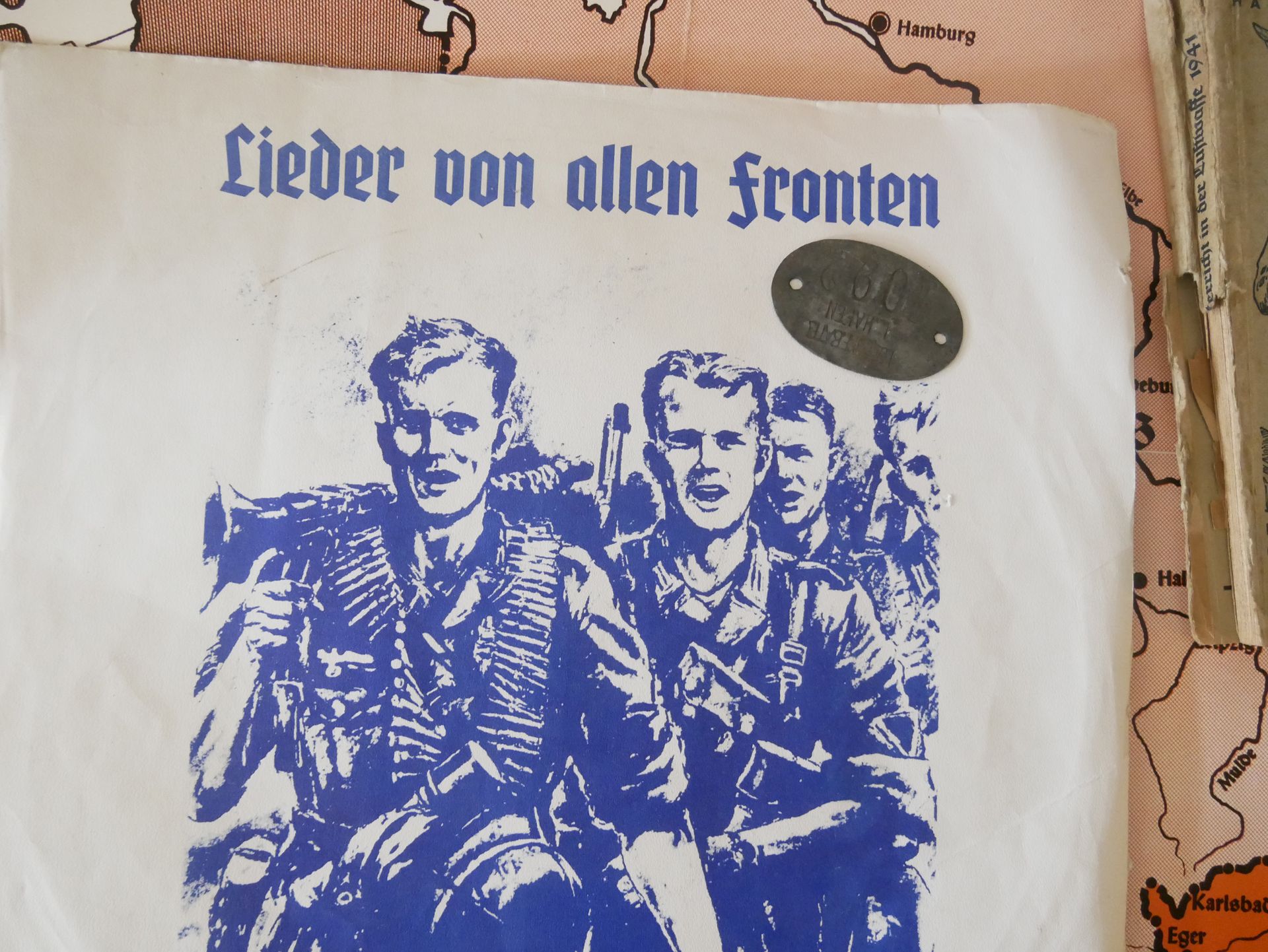 Lot Militaria, 2. Weltkrieg, dabei auch 2 Dienstvorschriften, 1 LP Reden des 3. Reiches, sowie - Bild 3 aus 3