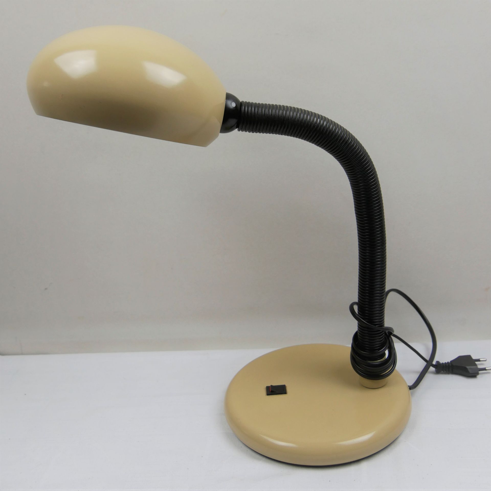 Brennenstuhl Bürotischlampe in Braun/Cremefarben. Typ B-136-75. Recht guter Zustand.Höhe ca. 58 cm