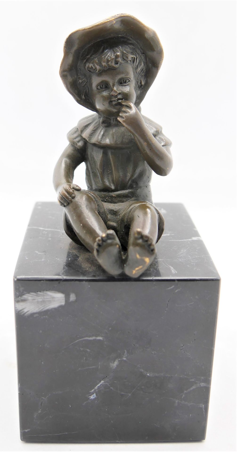 Bronze Figur " nachdenklicher Junge",gemarkt mit J.B. Deposee Garanti Paris, auf Sockel sitzend, - Bild 2 aus 6
