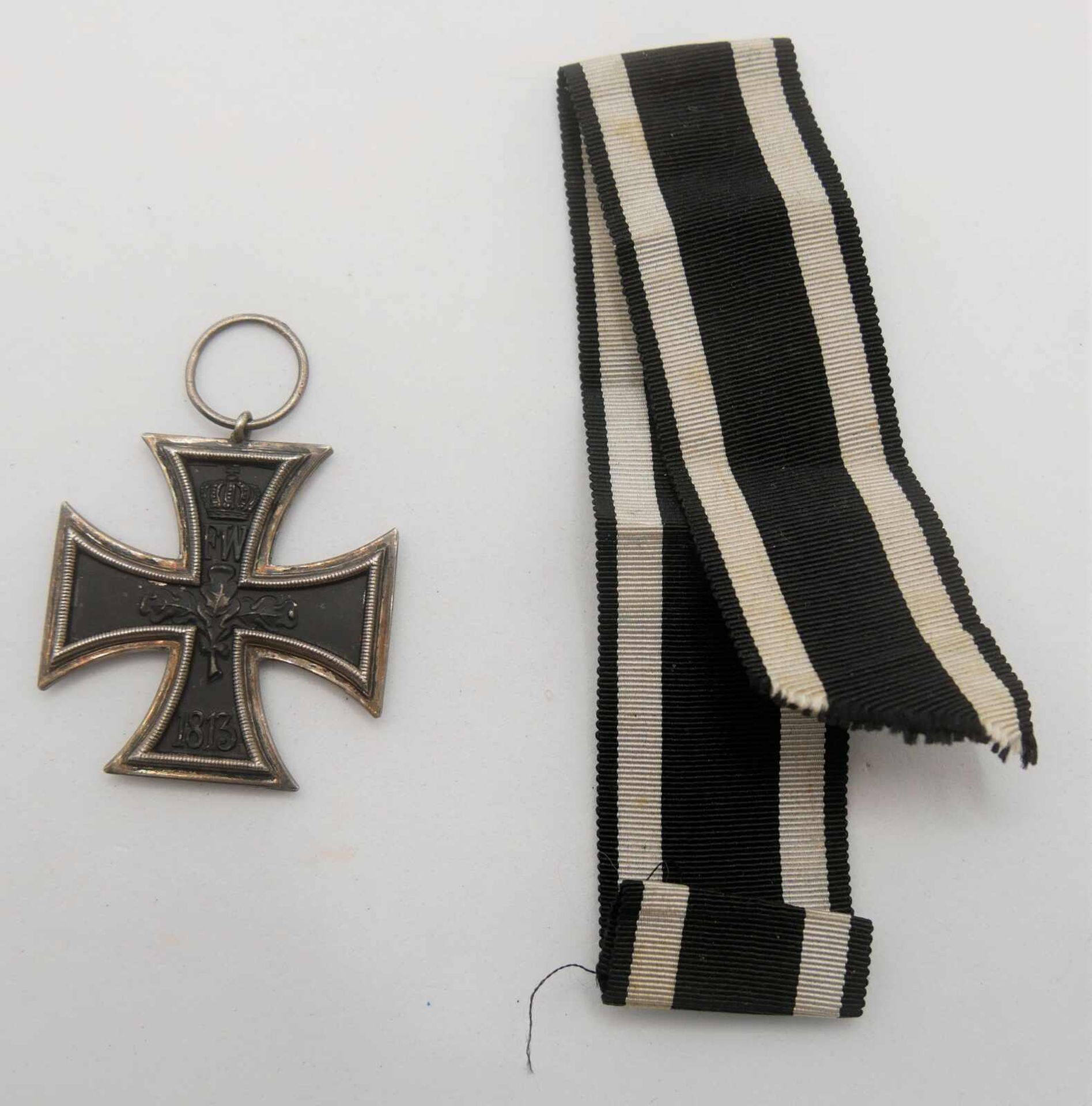 1. WK, Eisernes Kreuz II, mit Band. Getragener Zustand mit Bandraing. Herstellerzeichen angedeutet.