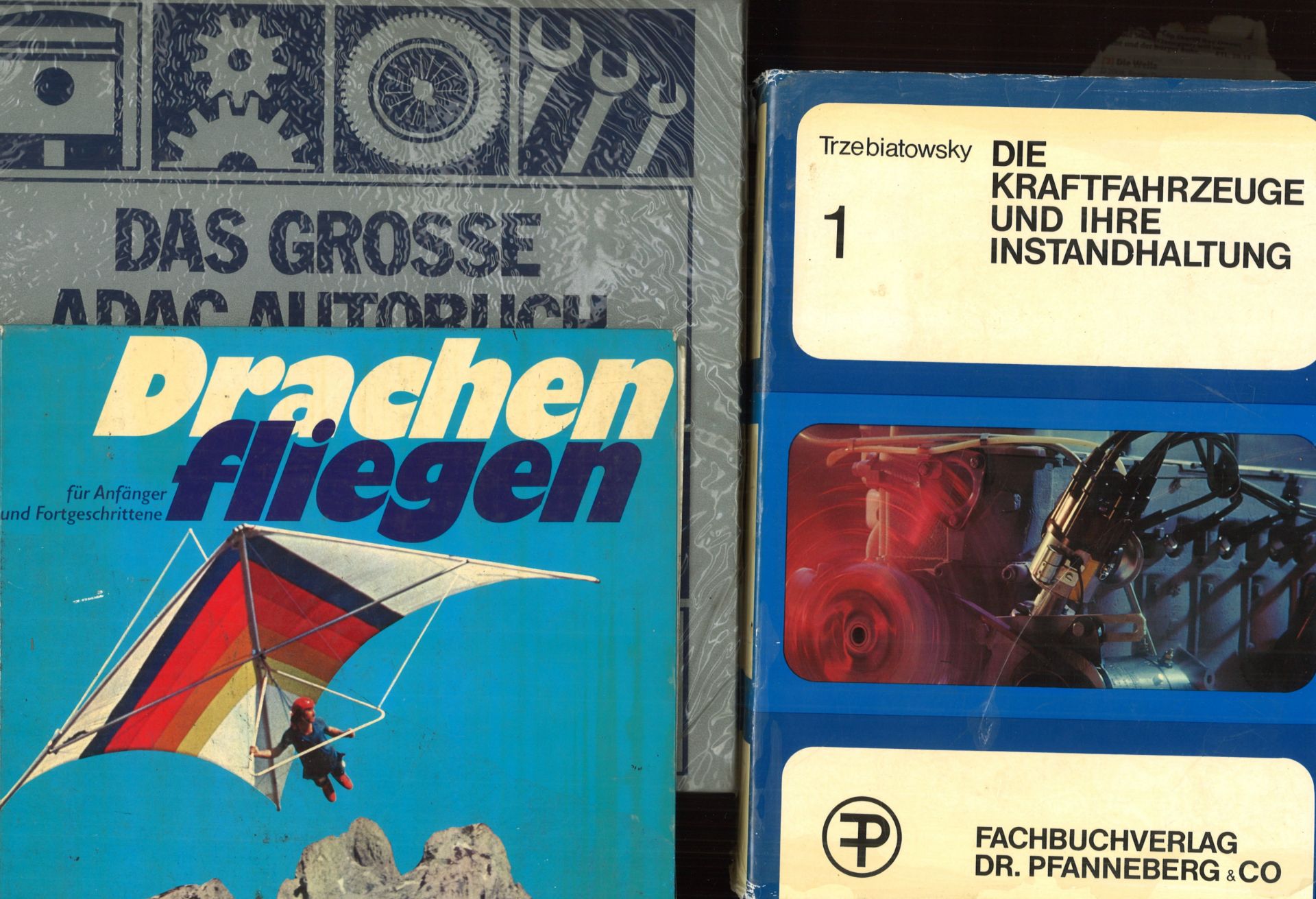 Lot Bücher insgesamt 3 Stück, dabei Die Kraftfahrzeuge und ihre Instandhaltung, Das große ADAC