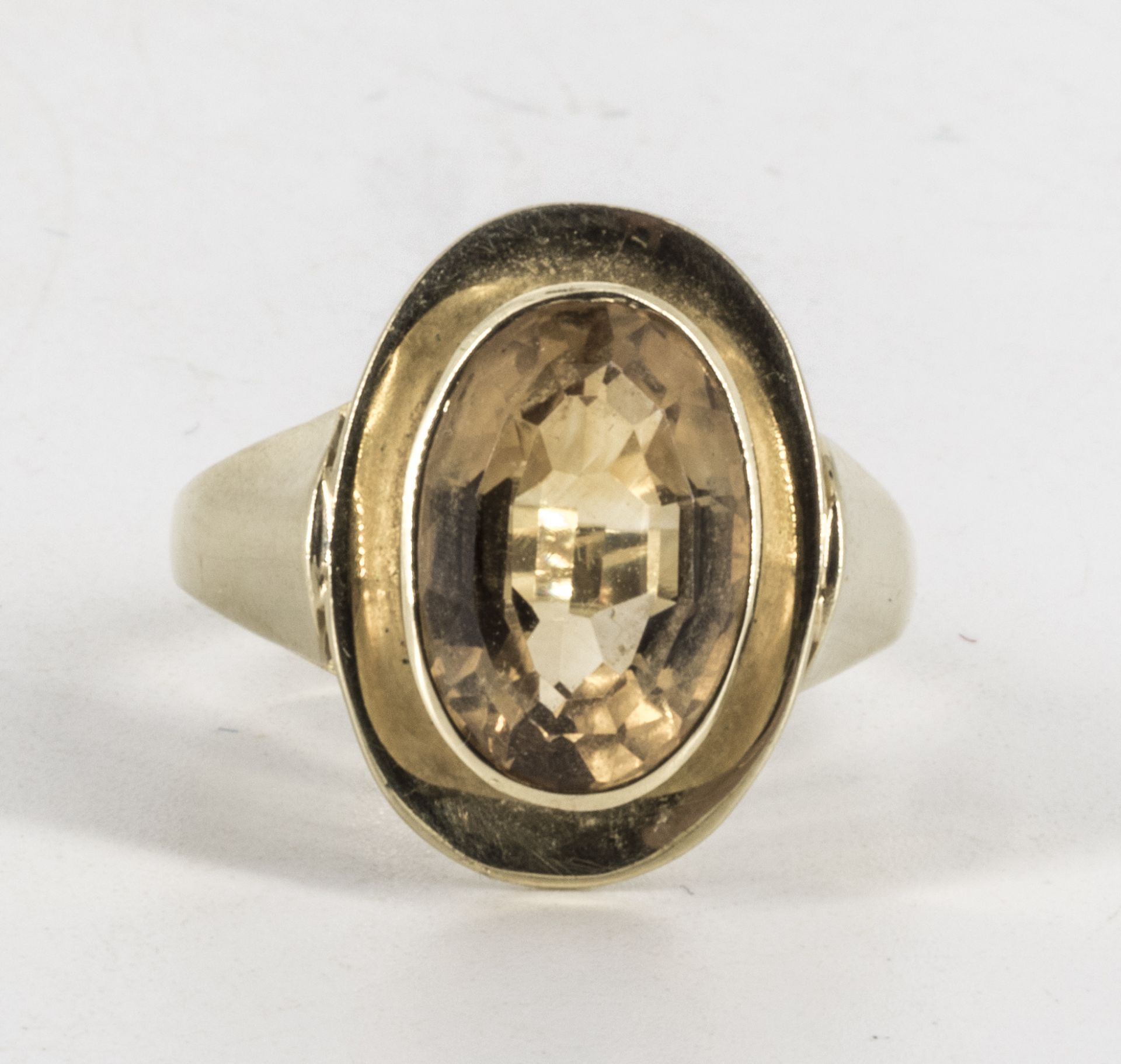 Goldring mit Stein, Gold 585 gepunzt. Ringgröße: ca. 56. Gewicht: ca. 4,5 g.