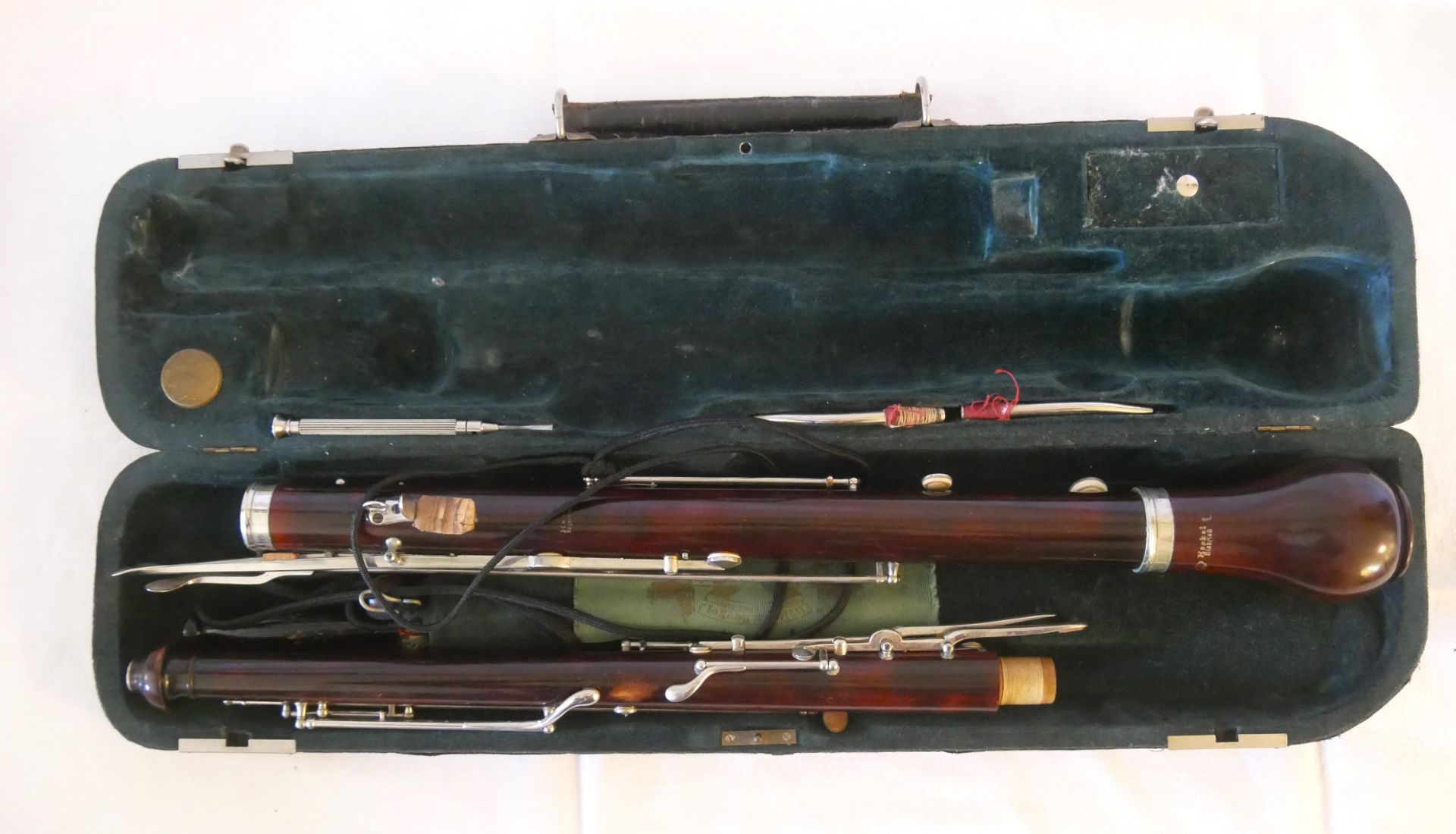 Heckelphon, Oboeninstrument . Das Instrument ist eine durch Wilhelm Heckel und seine Söhne
