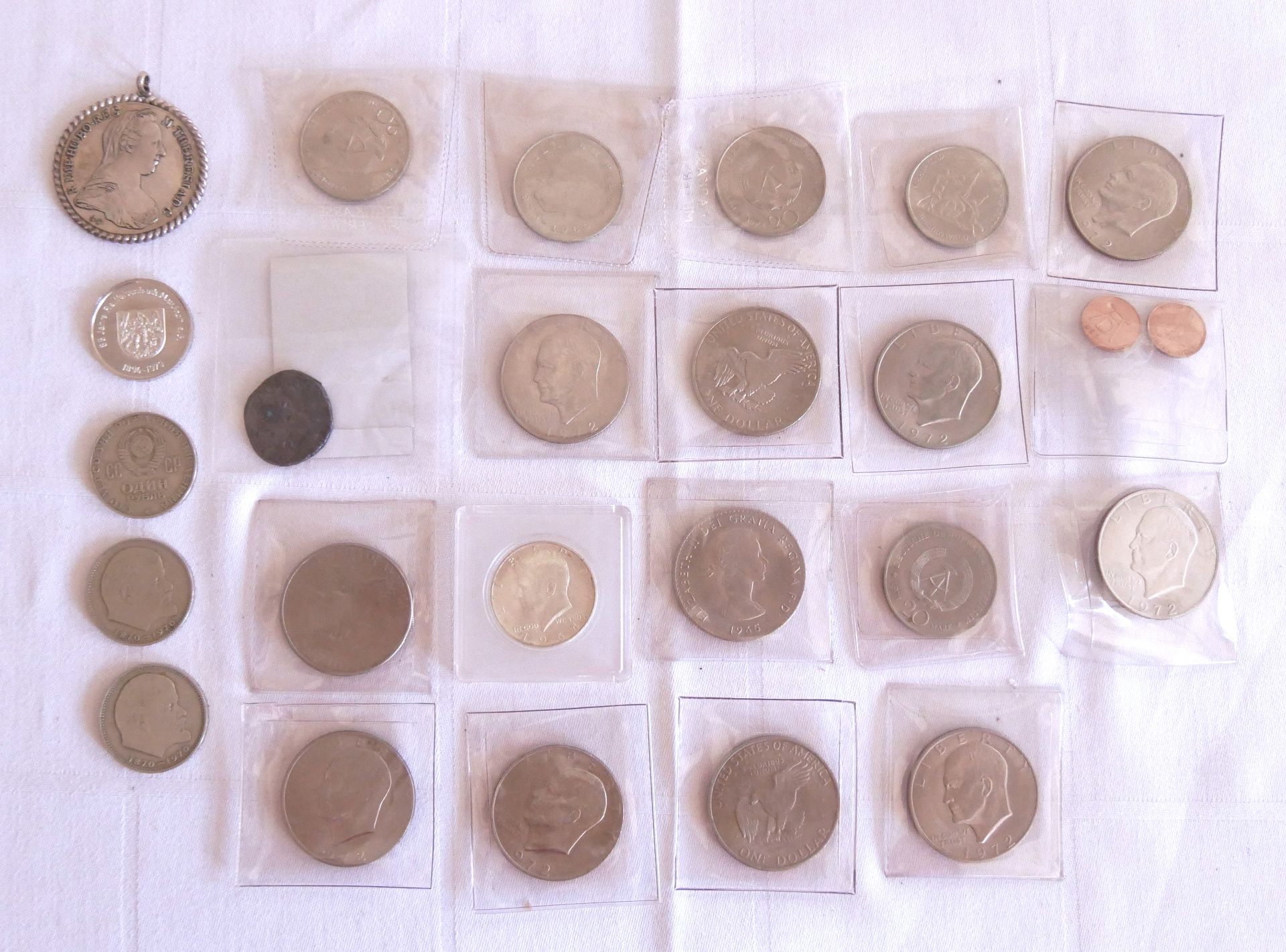Lot Münzen und Medaillen, dabei 10x1 Dollar Eisenhower, Münzen + DDR Münzen, sowie etwas Silber.