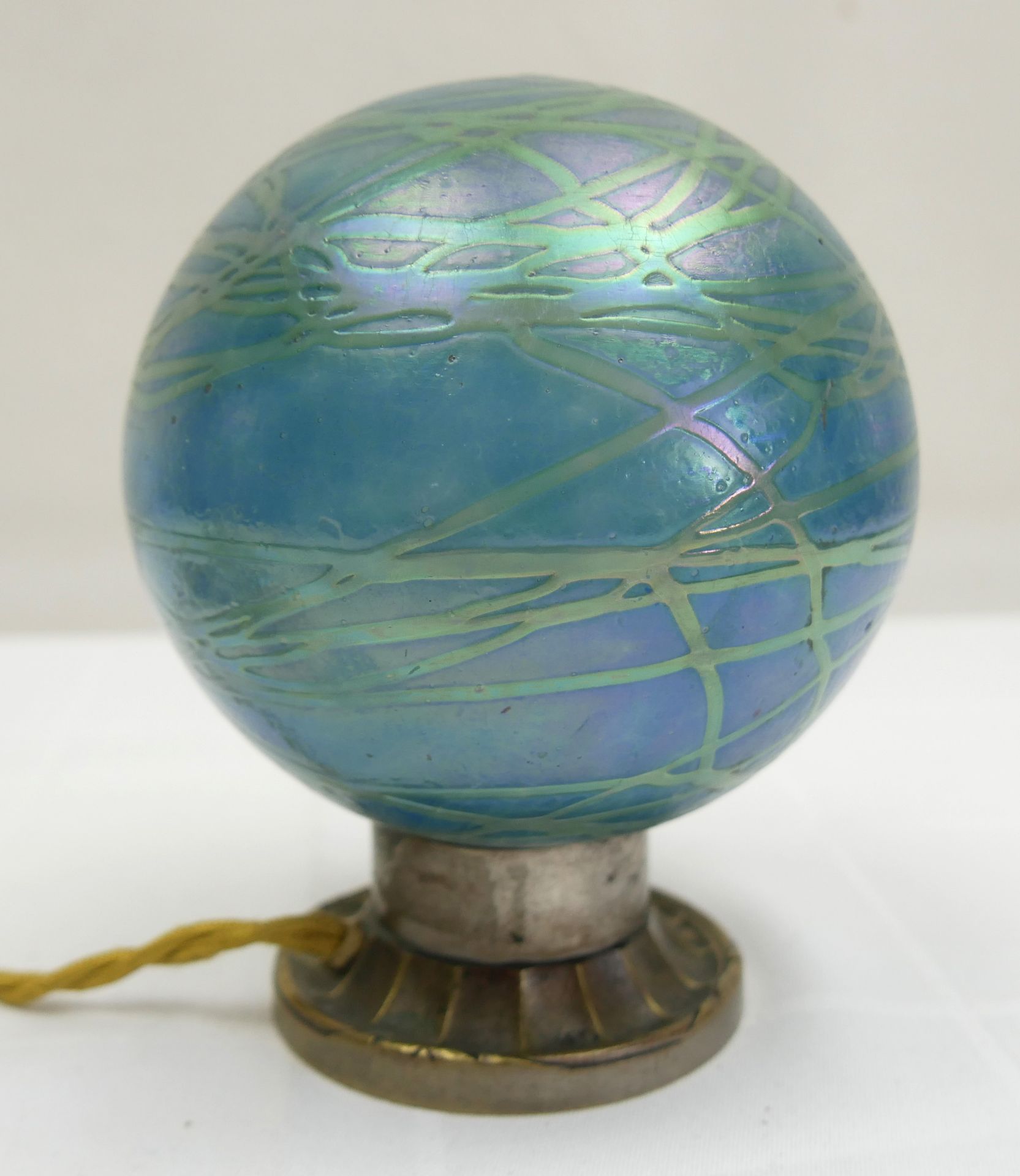 Art DecoTischlampe, Metallgestell mit Glaskugel Höhe ca. 15,5 cm - Bild 2 aus 3