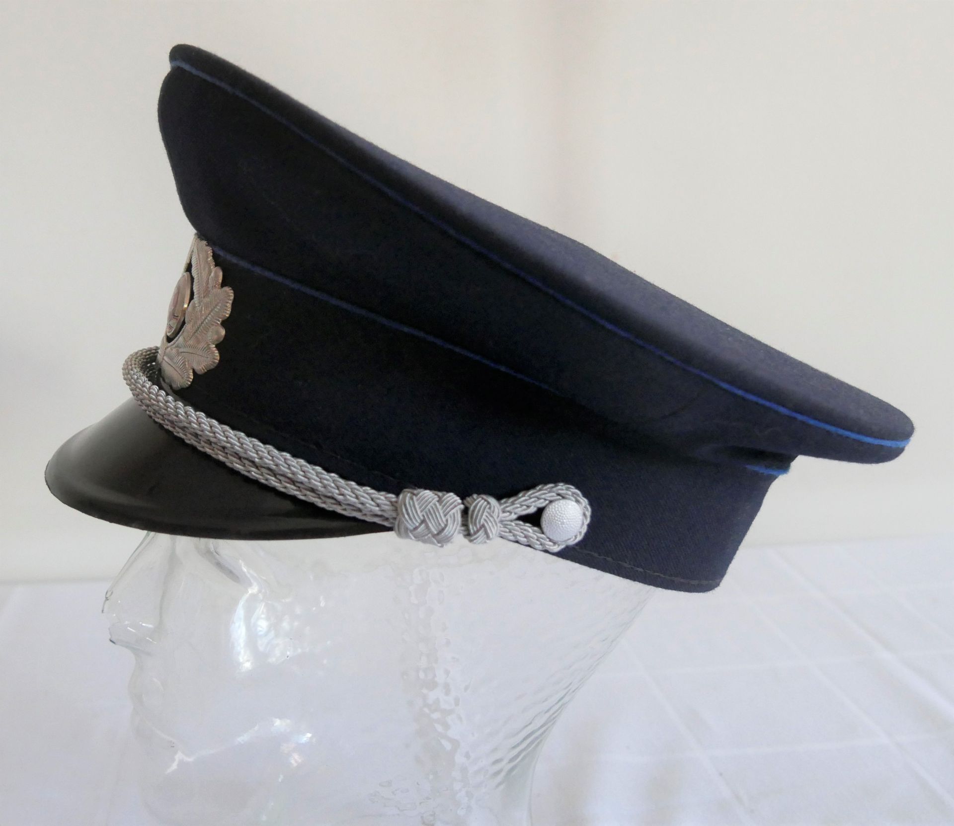 Aus Sammelauflösung! Uniformmütze / Schirmmütze NVA Offizier MdI 1856 H. Größe 57, in blau, guter - Bild 2 aus 3