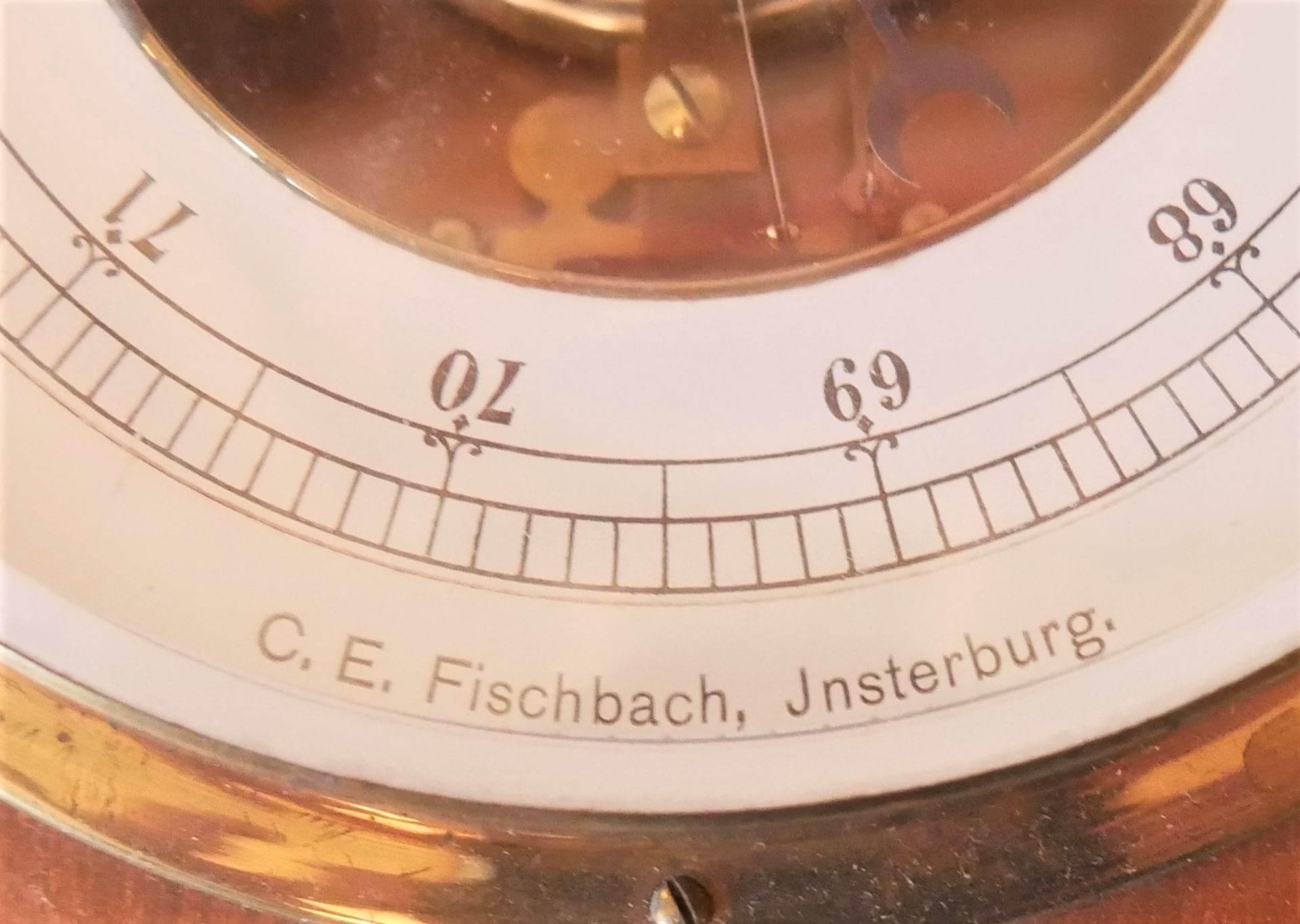 Barometer in Holzgehäuse, E.E. Fischbach, Jnsterburg. Auf Funktion nicht geprüft. Durchmesser ca. - Bild 2 aus 3