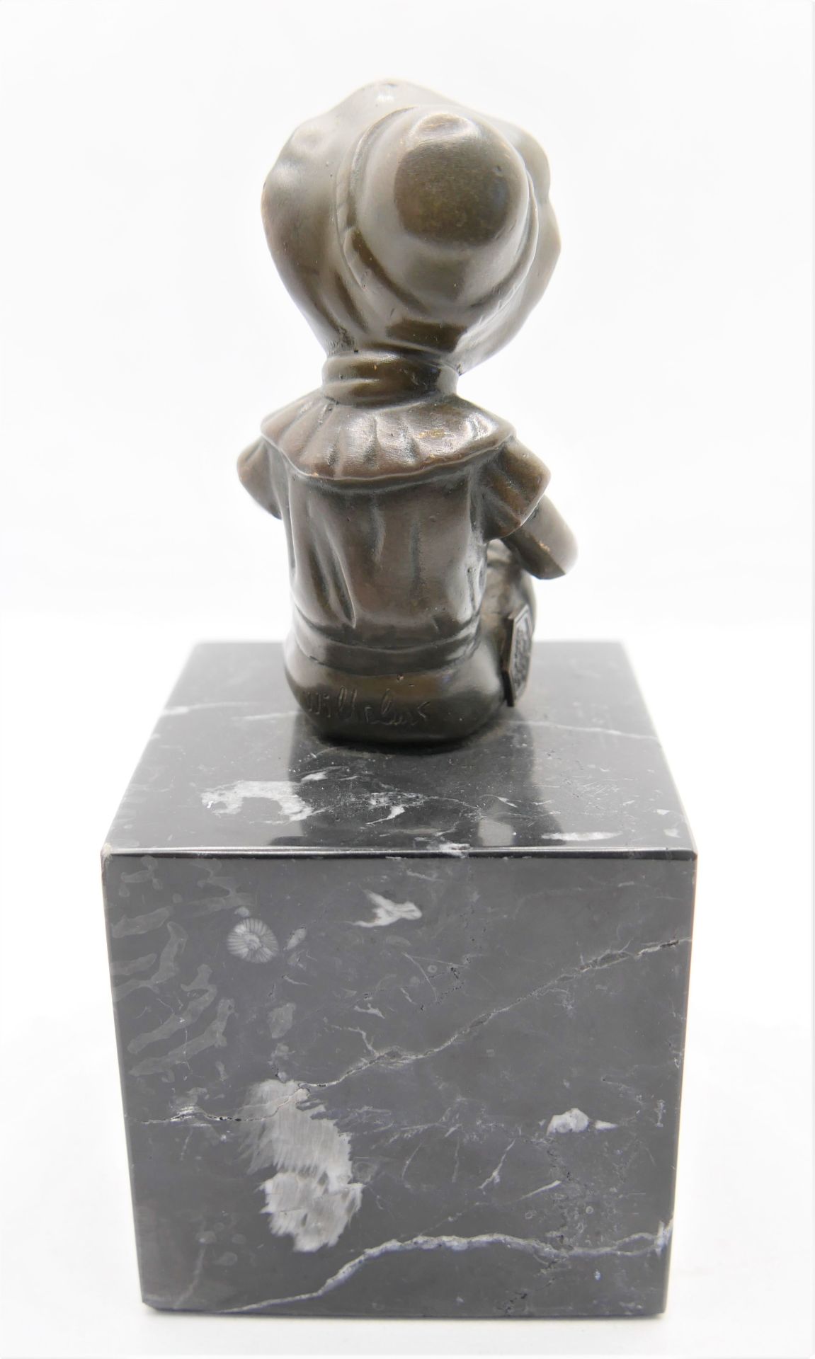 Bronze Figur " nachdenklicher Junge",gemarkt mit J.B. Deposee Garanti Paris, auf Sockel sitzend, - Bild 4 aus 6
