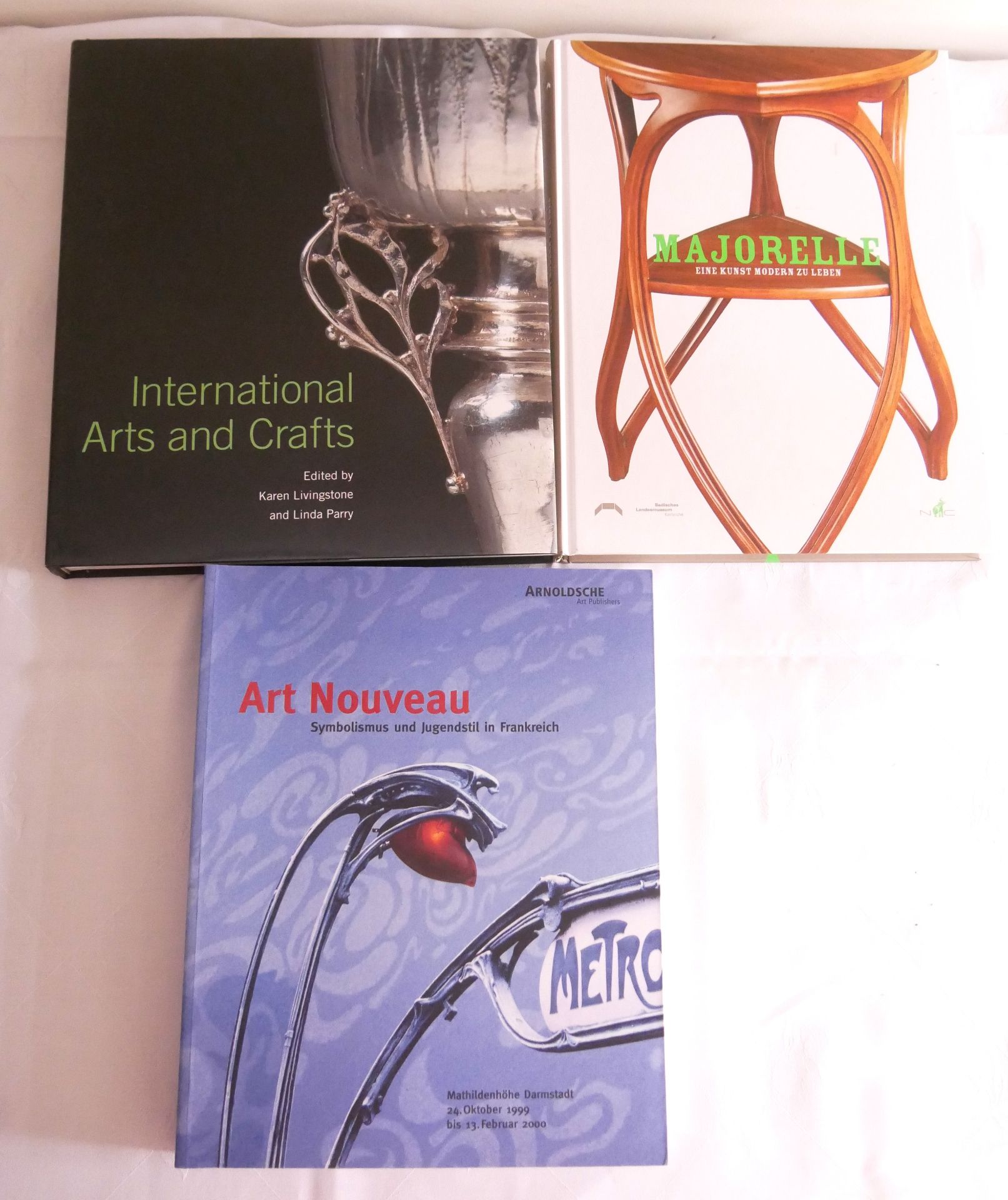 Konvolut von 3 Büchern, dabei Majorelle Eine Kunst modern zu Leben, Art Nouveau Symbolismus und