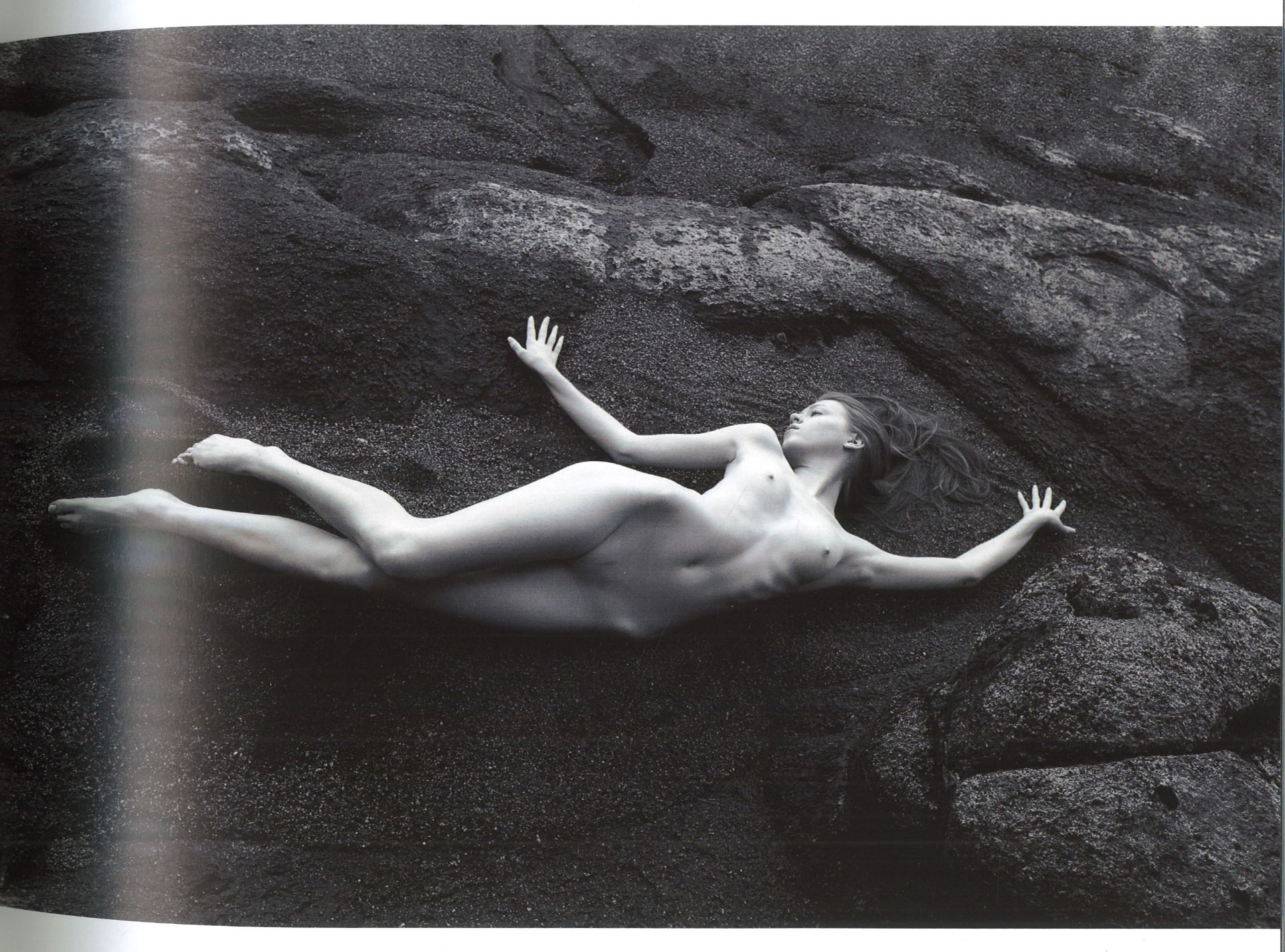 Erotica 1. "The Nude in Contemporary Photography". Verlag: art photo akt edition, 2014. Designed - Bild 2 aus 4