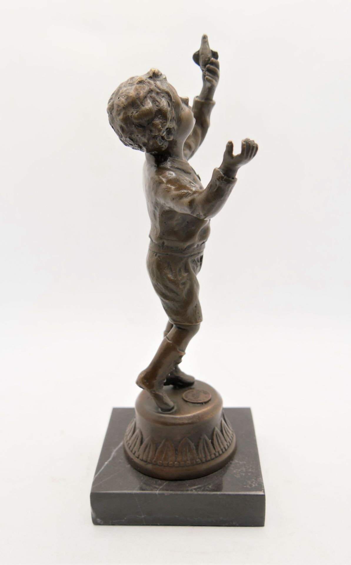 Bronze Figur " Junge mit Vogel in der Hand",gemarkt mit J.B. Deposee Garanti Paris, auf Sockel - Image 6 of 6