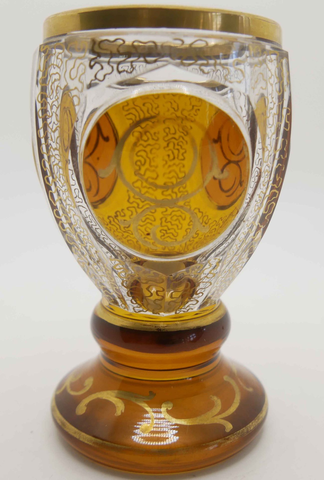 Biedermeier Pokalglas mit goldenen Details. Höhe ca. 13 cm