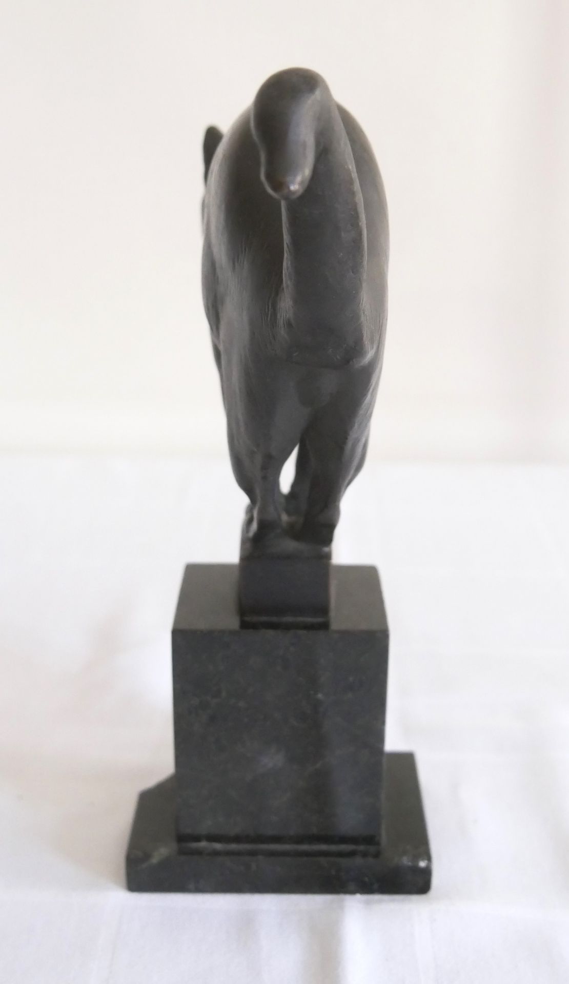 August GAUL (1869-1921), Bronze Skulptur Katze, braun/schwarze Partina, auf Marmorsockel, dieser - Bild 3 aus 5