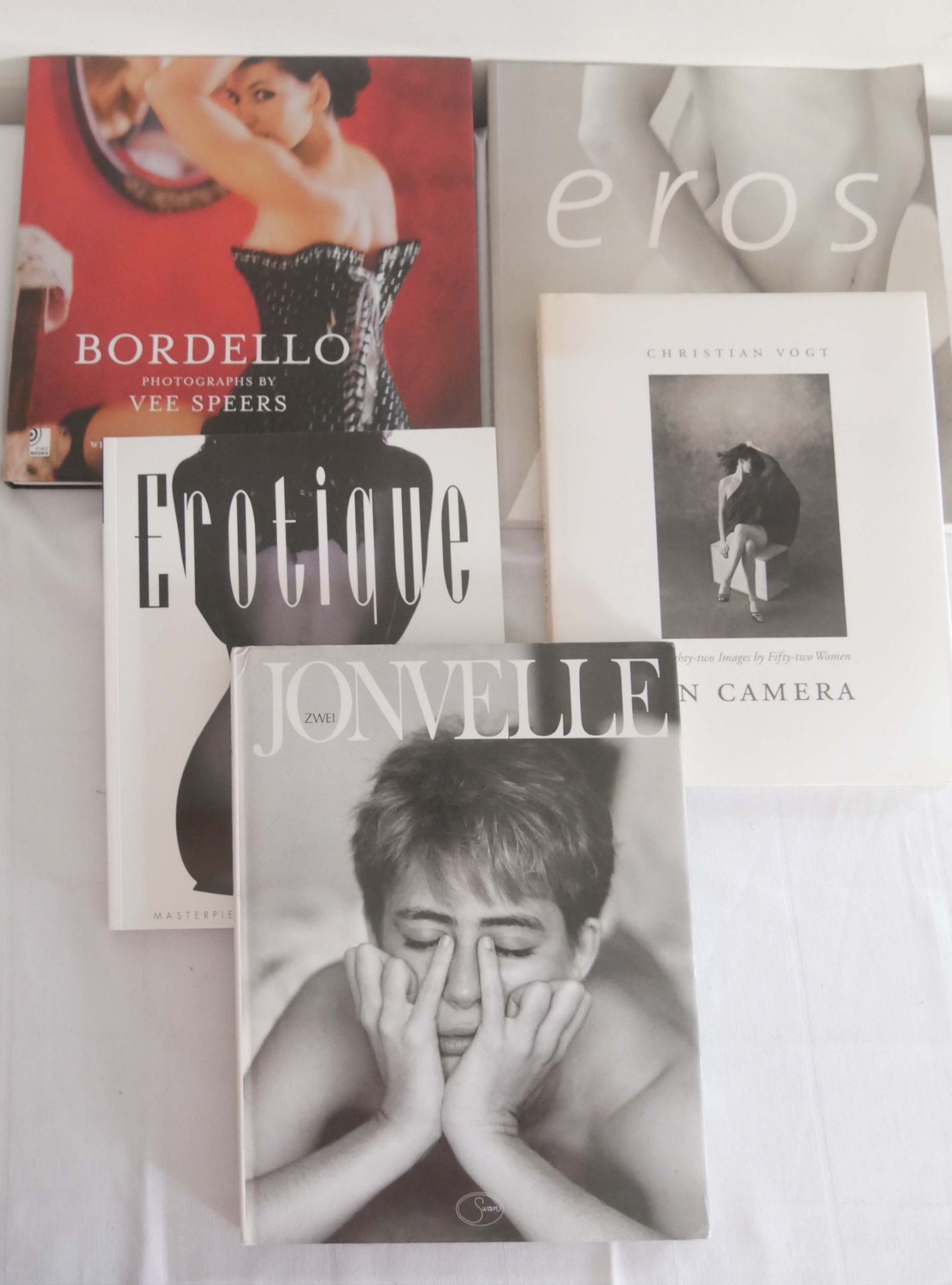 Konvolut Aktfotografie in Büchern, insgesamt 5 Stück dabei Erotique, Jonvelle, Eros, etc. Guter