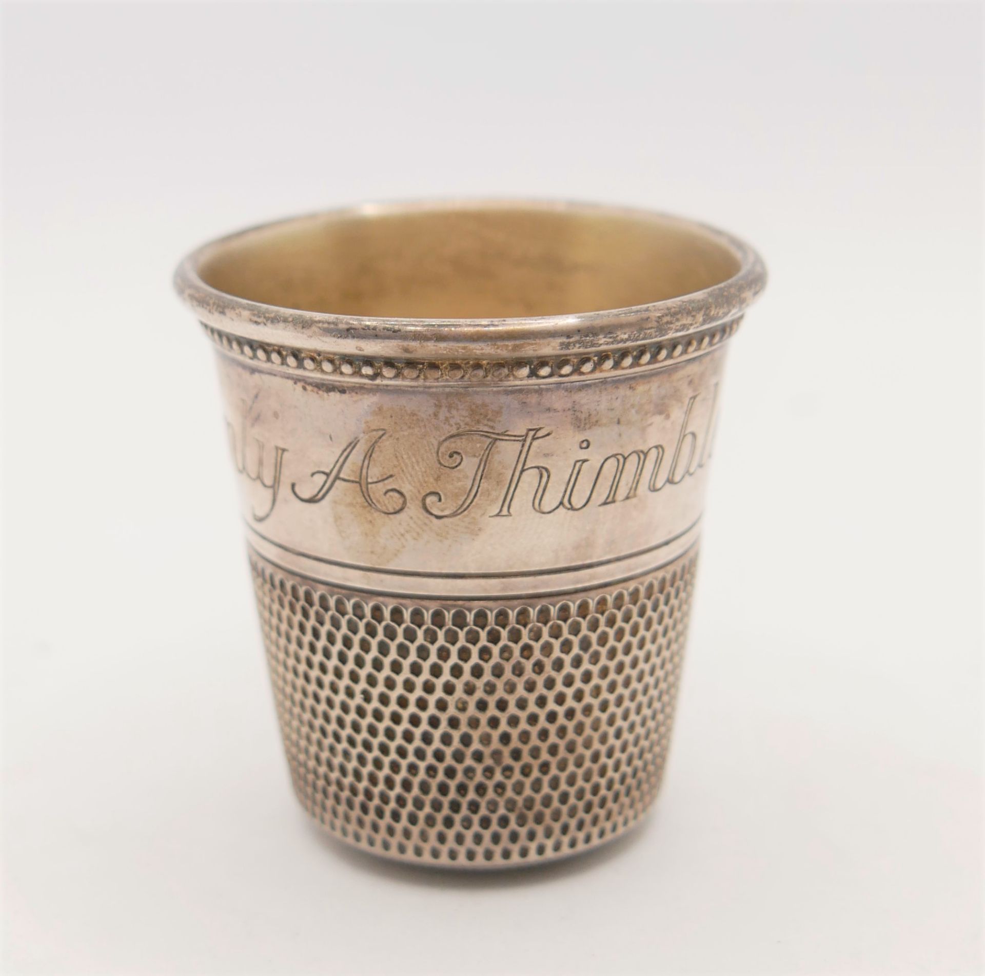 Schnapsbecher als Fingerhut gearbeitet "Only A Thimble Full", Selten! Höhe ca. 4,5 cm, Durchmesser