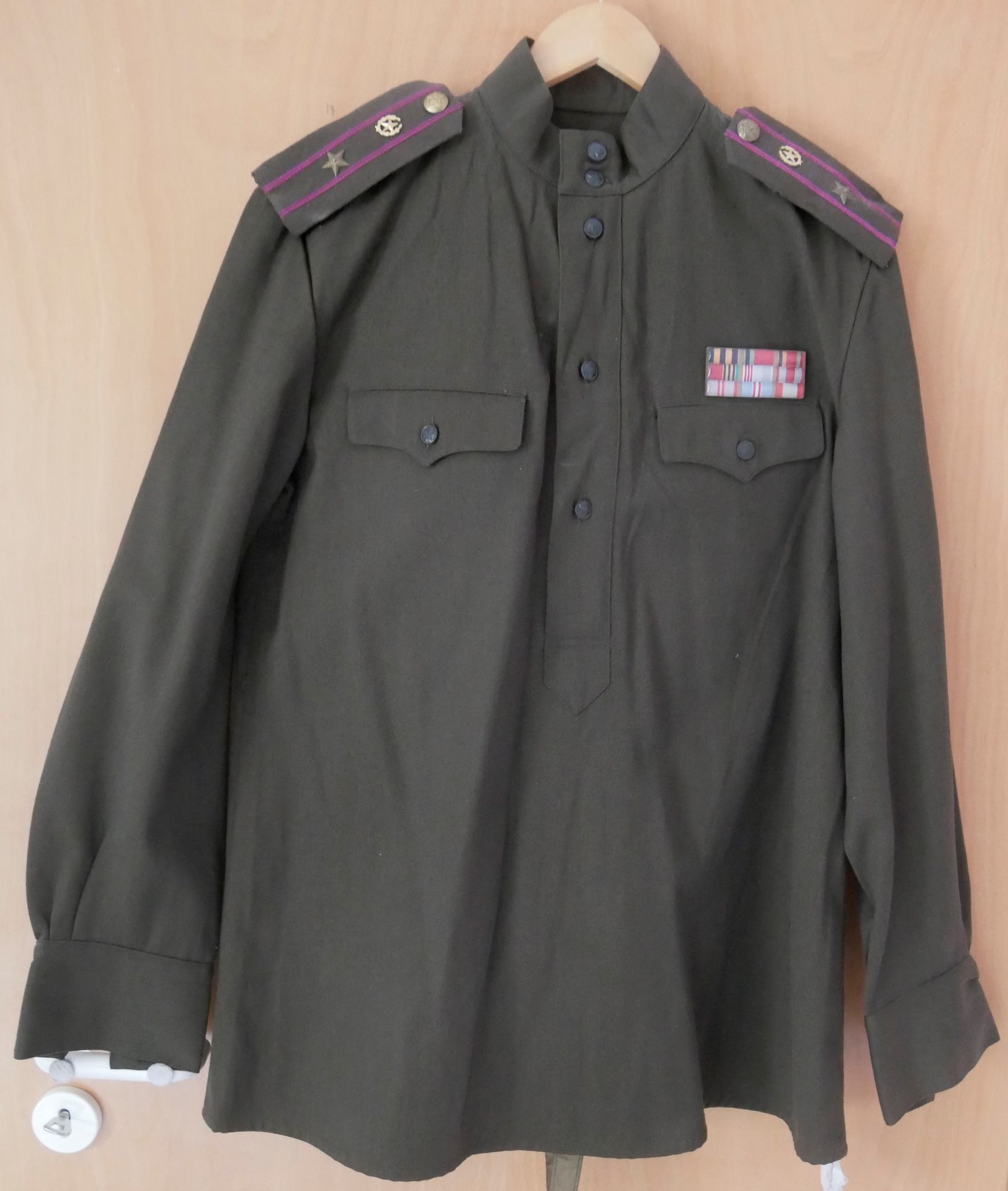 Aus Sammelauflösung! UDSSR wohl Felduniform, Jacke mit Effekten und Ordensspange mit passender Hose.