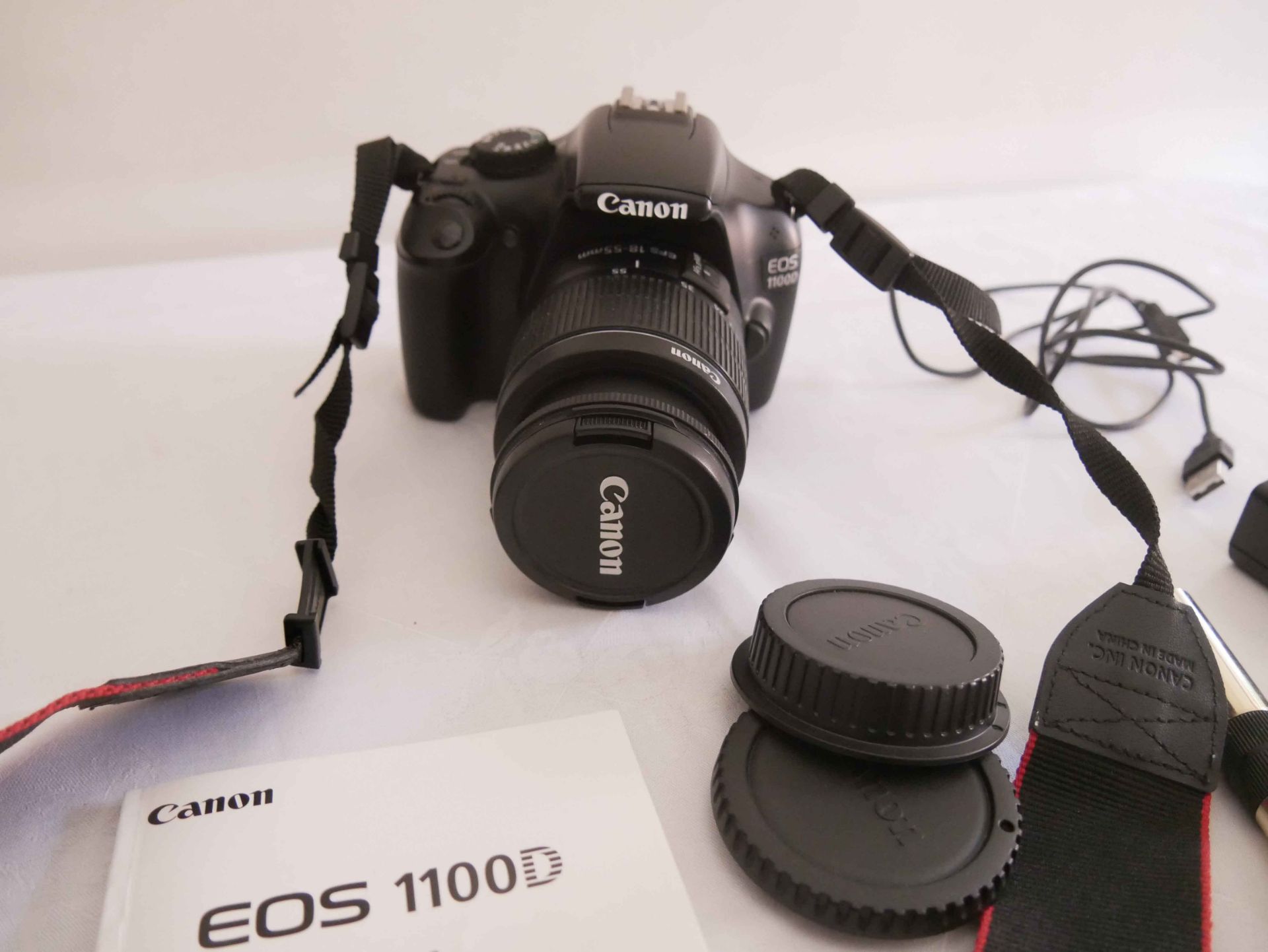 Foto Kamera Canon EOS 100 D in Tasche mit Gebrauchsspuren. Bitte besichtigen - Image 2 of 2