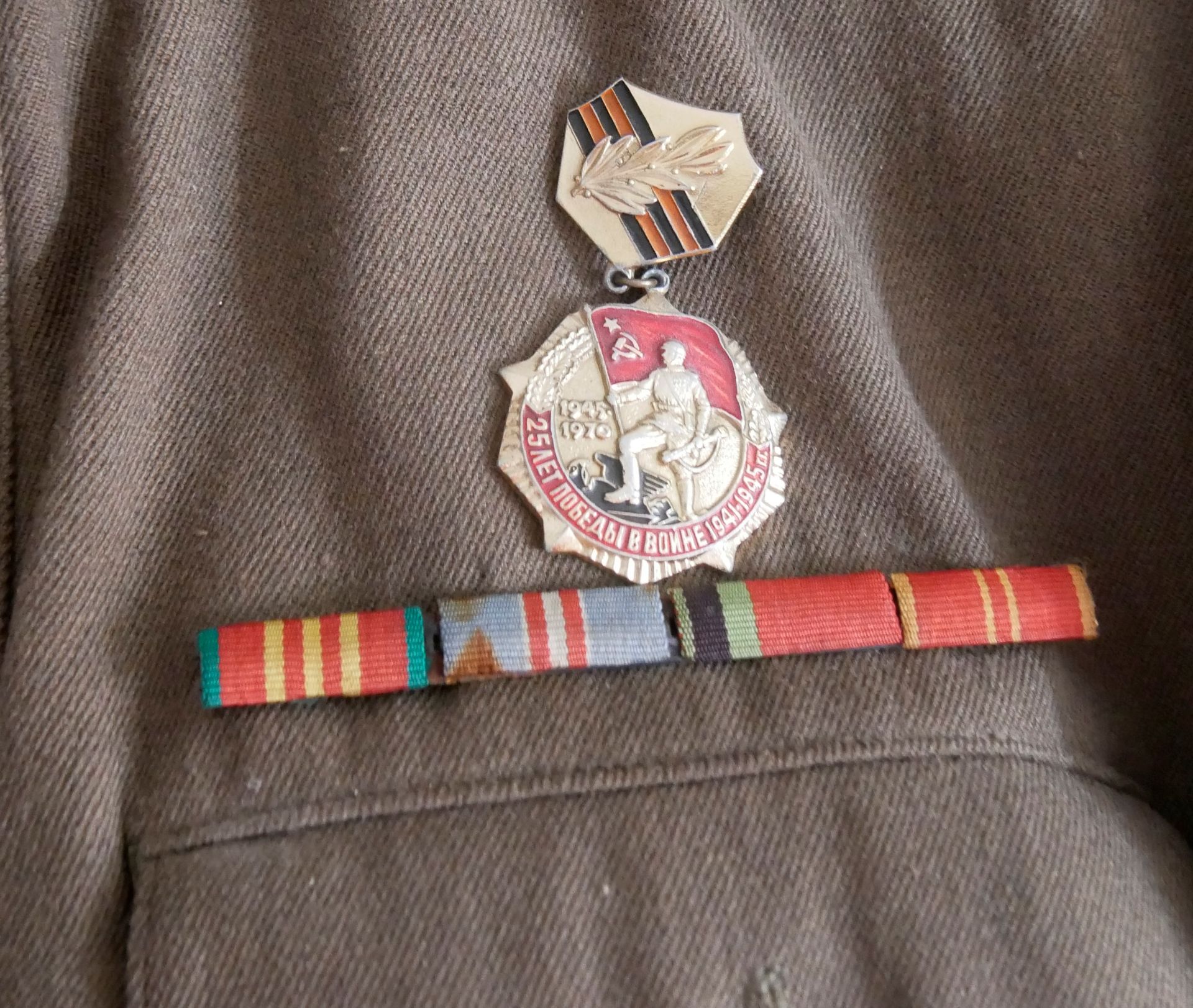 Aus Sammelauflösung! UDSSR Uniform Jacke wohl Felduniform mit Effekten, Orden und Ordenspangen sowie - Bild 2 aus 2
