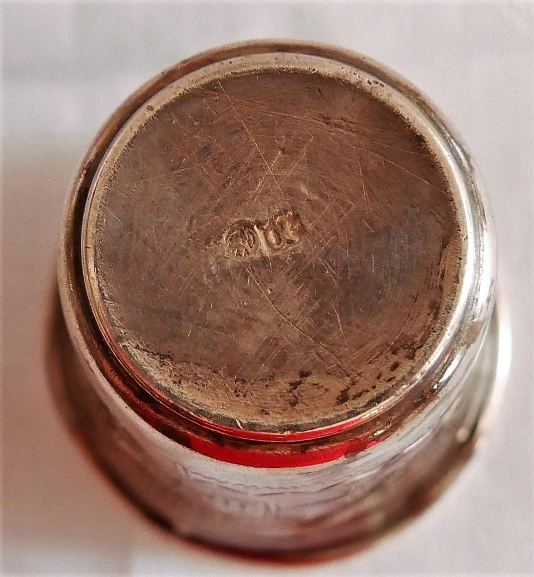 Russischer Silberbecher, siliert. Höhe ca. 5,5 cm, Durchmesser ca. 5 cm - Image 2 of 2