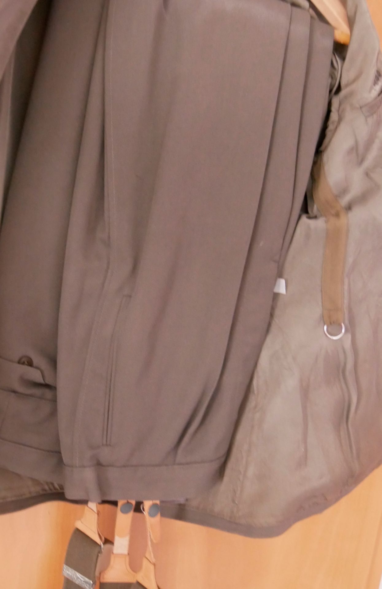Aus Sammelauflösung! DDR Uniform Jacke mit Effekten und dazugehöriger Hose und Hosenträger, Wach- - Bild 2 aus 2