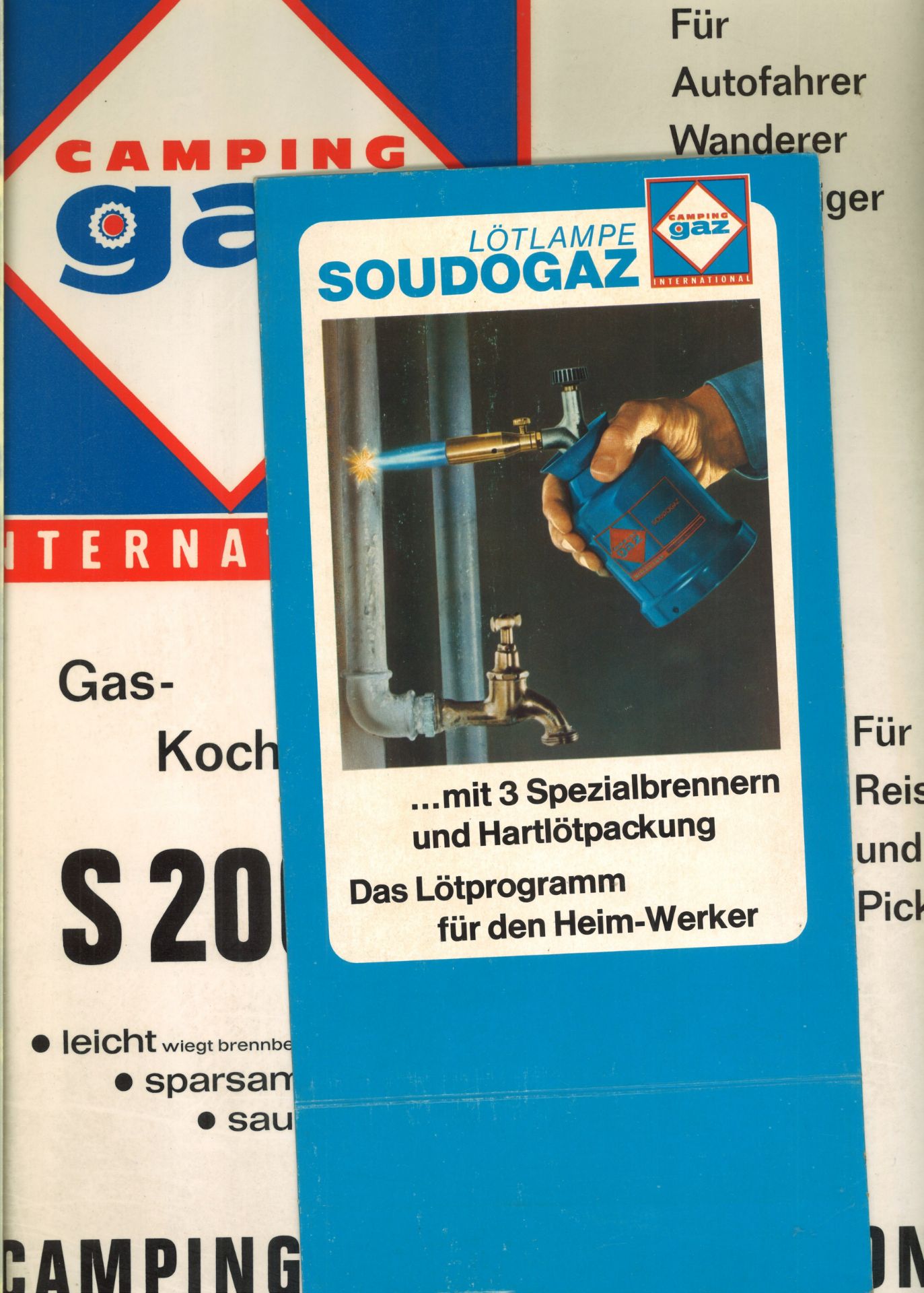 Werbeplakat und Papp - Aufsteller "Camping gaz" International, Gas-Kocher S 200 und Lötlampe,