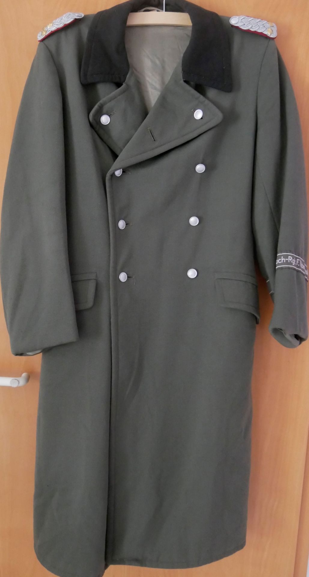 Aus Sammelauflösung! DDR Uniform Jacke / Mantel mit Effekten. Wach-Rgt. Gr. 52, guter Zustand. Bitte