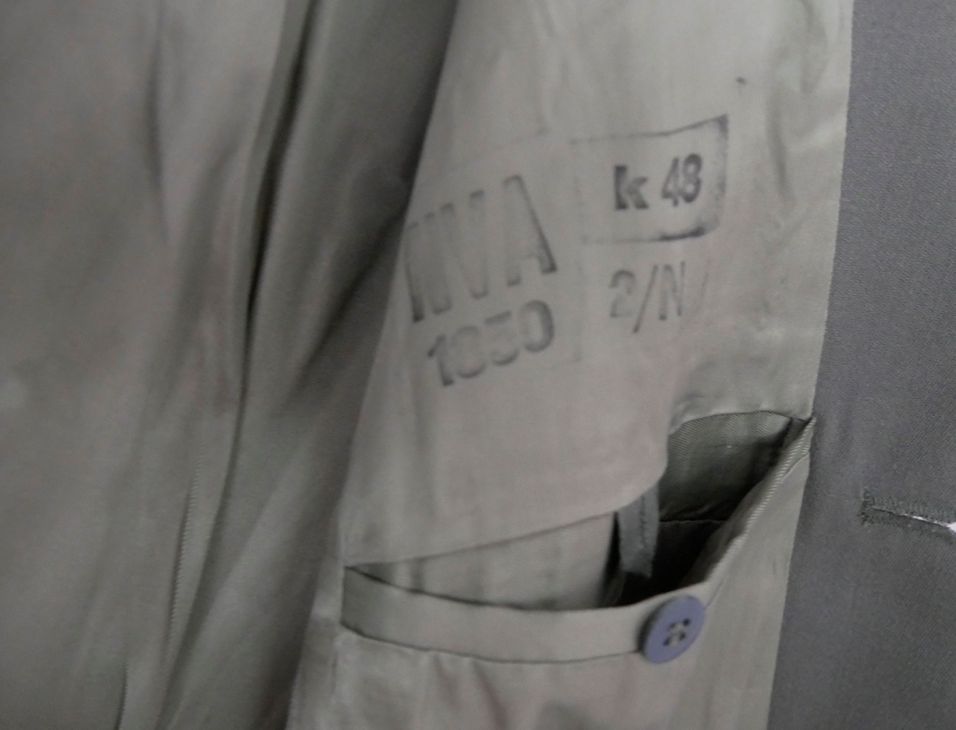 Aus Sammelauflösung! DDR Uniform Jacke mit Effekten "Grenztruppe der DDR" Gr. k 48, guter Zustand. - Bild 2 aus 2