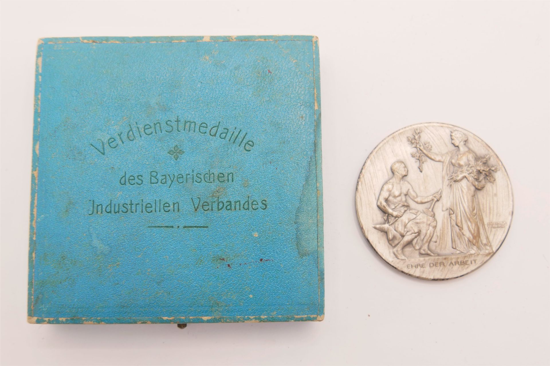 900 Verdienstmedaille Silber des Bayerischen Industriellen-Verbandes in Original Schatulle.