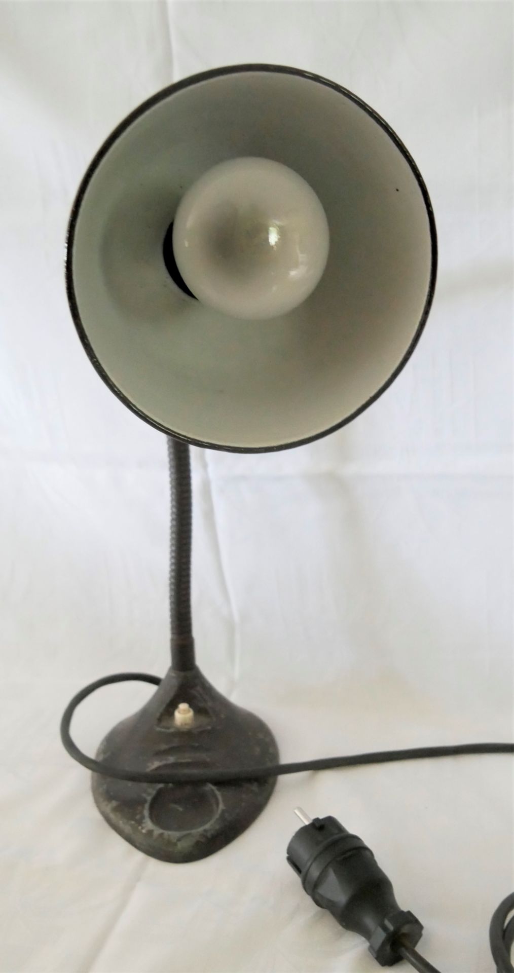 alte Tisch/Schreibtischlampe, mit flexiblem Arm. Höhe ca. 55 cm - Image 2 of 2