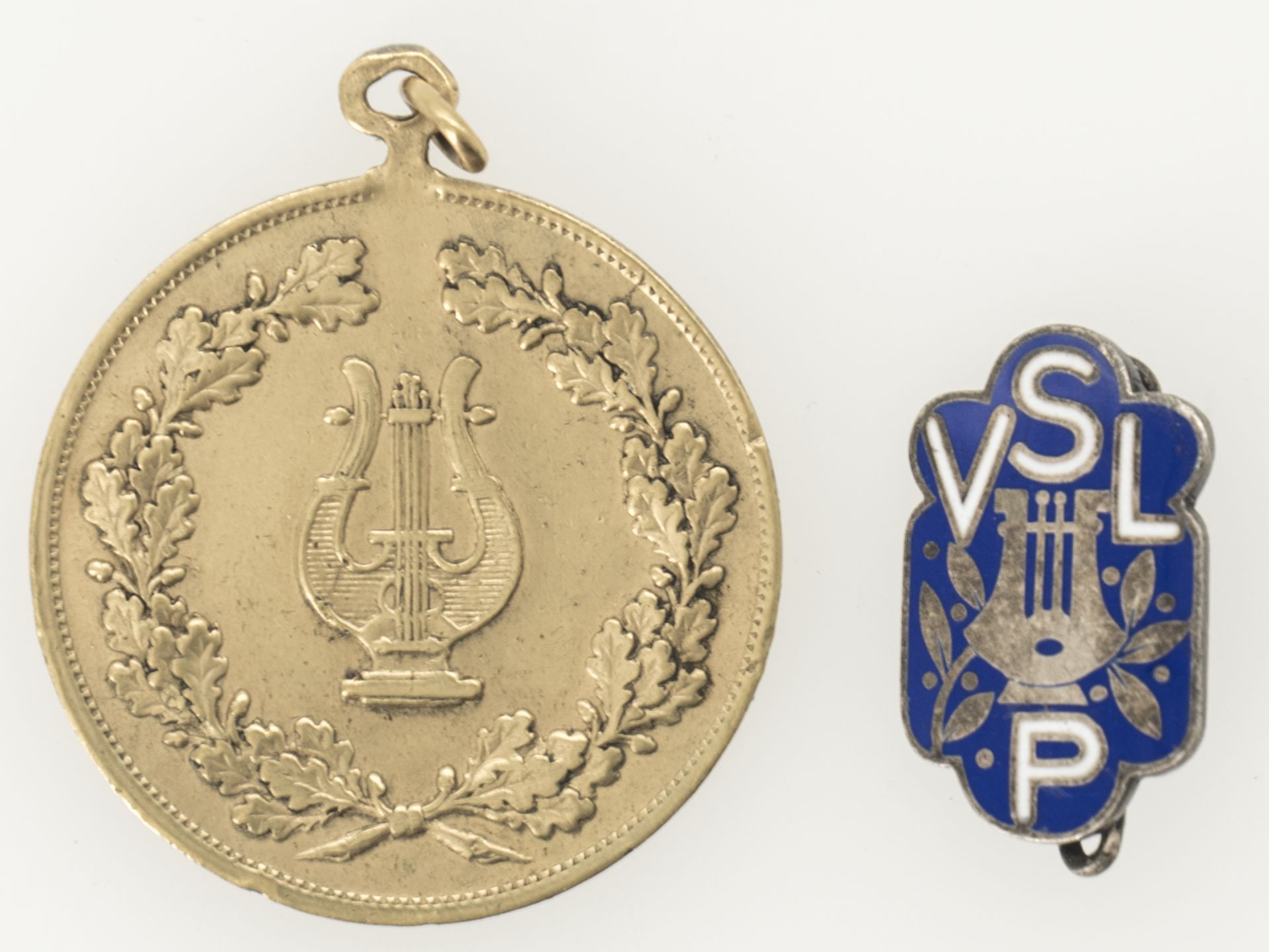 Zwei Sängerverein - Abzeichen / Medaille. - Image 2 of 2