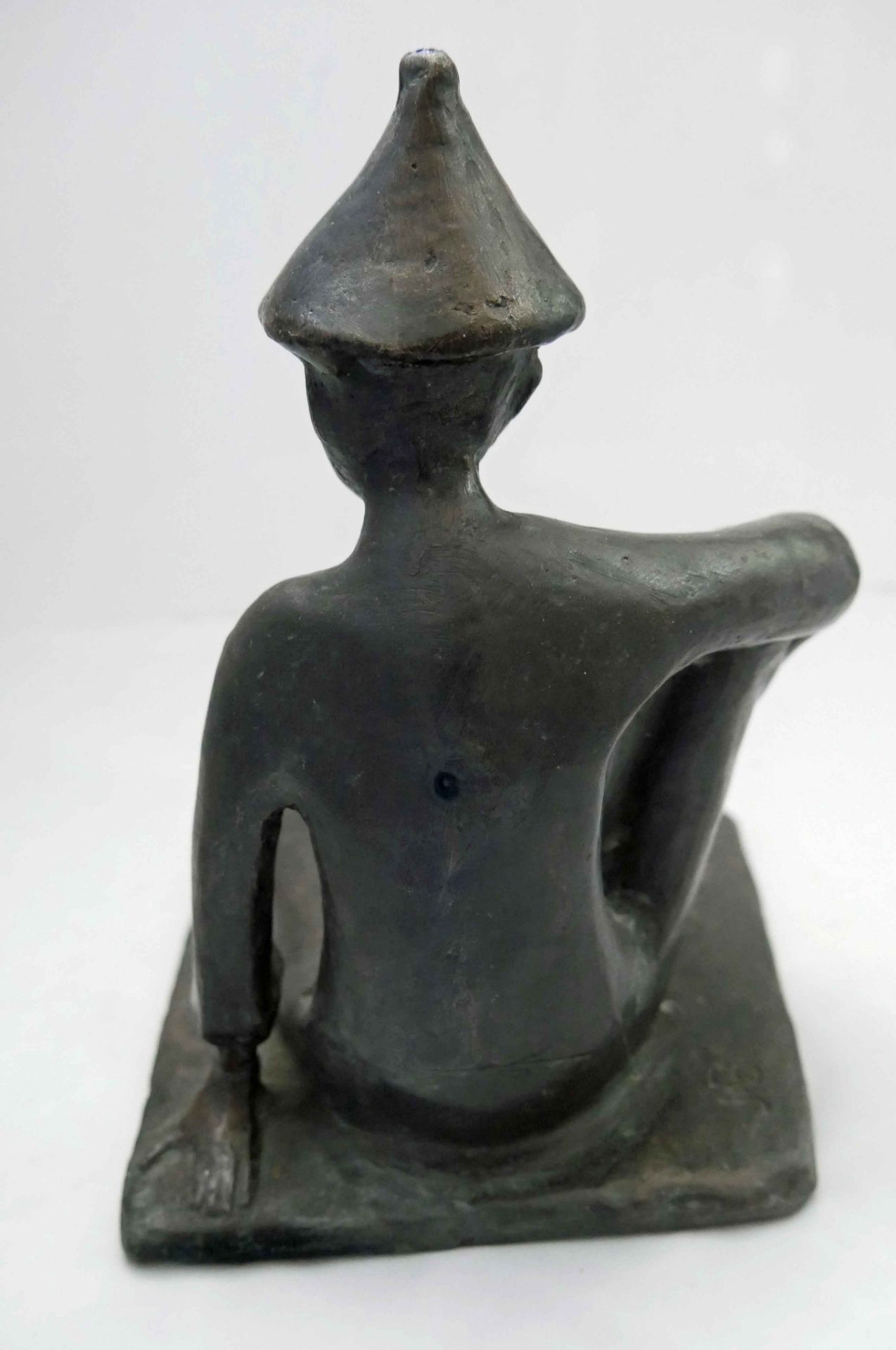 Irmgard Biernath (1905-1998), Bronzefigur "kleiner Chinese", Signatur Monogramm I.B., mit - Bild 2 aus 3